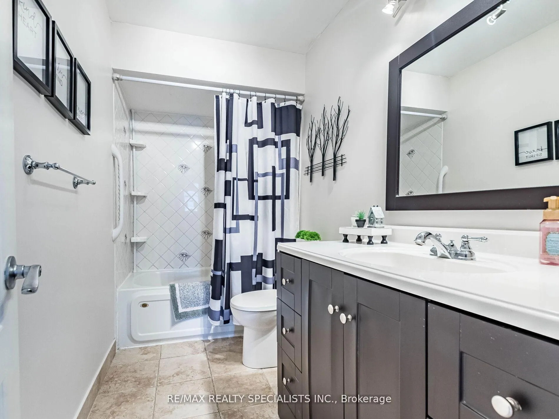 Photo 39 of 11 Foxacre Row, Brampton, Madoc — HOMEH