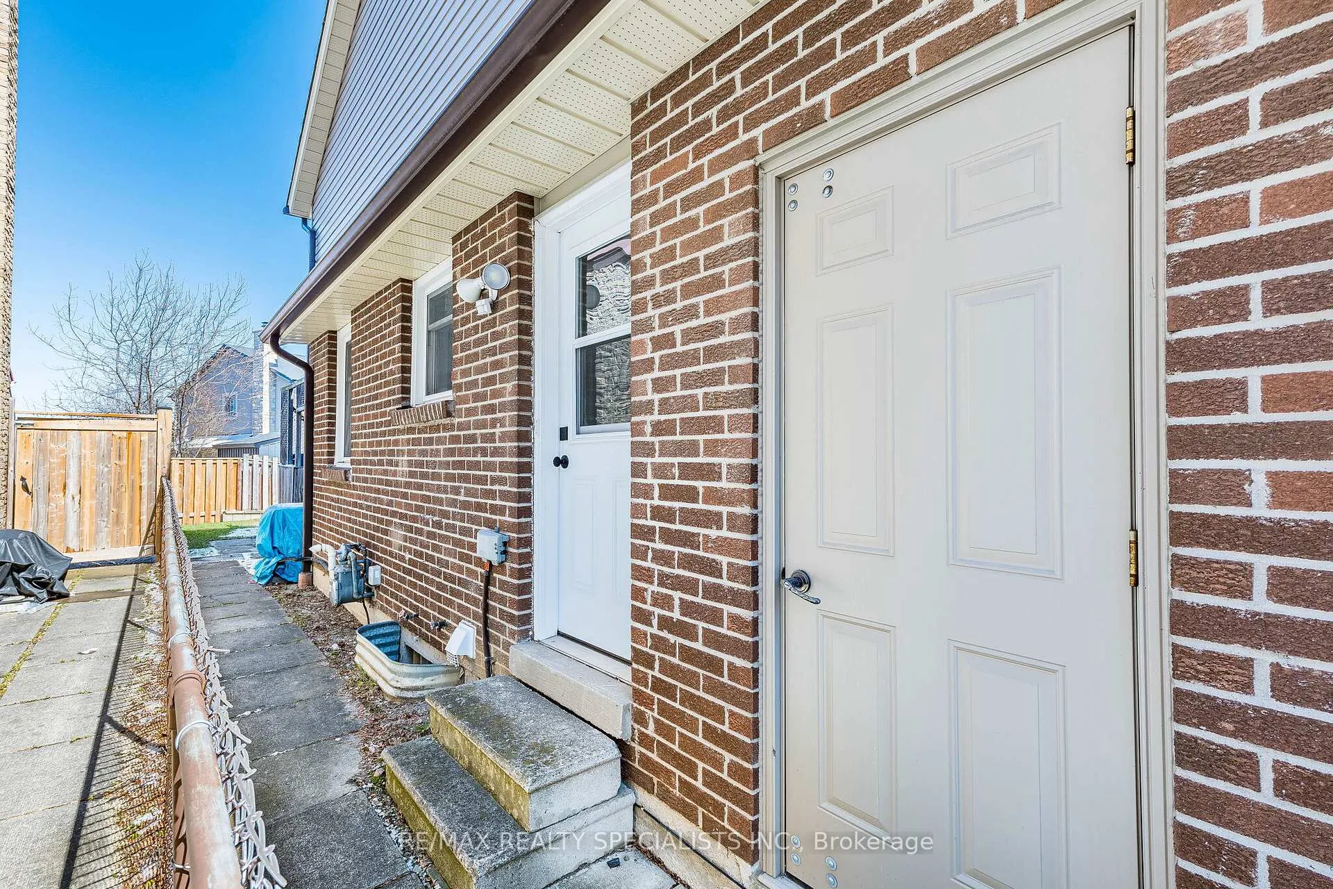 Photo 46 of 11 Foxacre Row, Brampton, Madoc — HOMEH