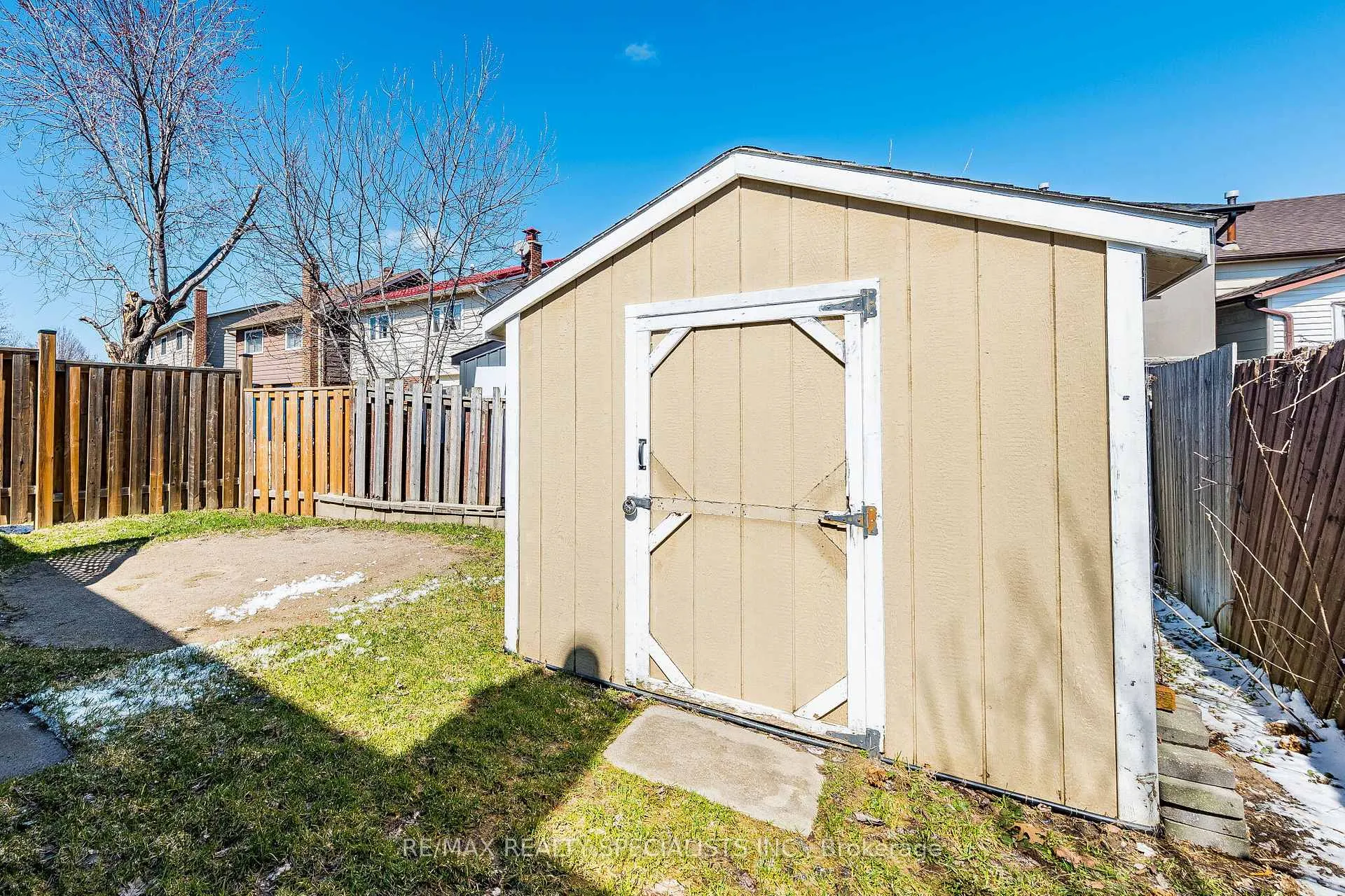 Photo 49 of 11 Foxacre Row, Brampton, Madoc — HOMEH