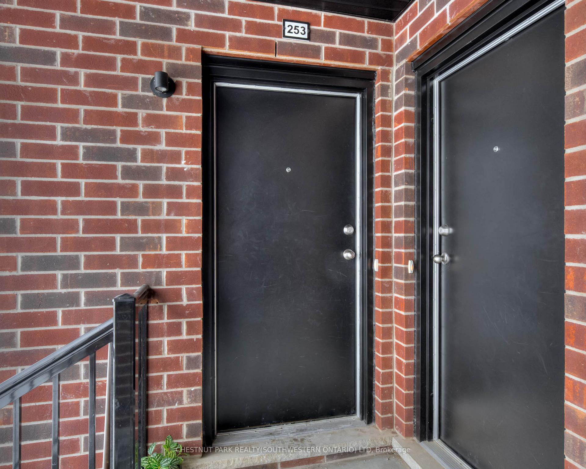 Photo 5 of Unit 41, 253 Chapel Hill Drive, Kitchener — HOMEH