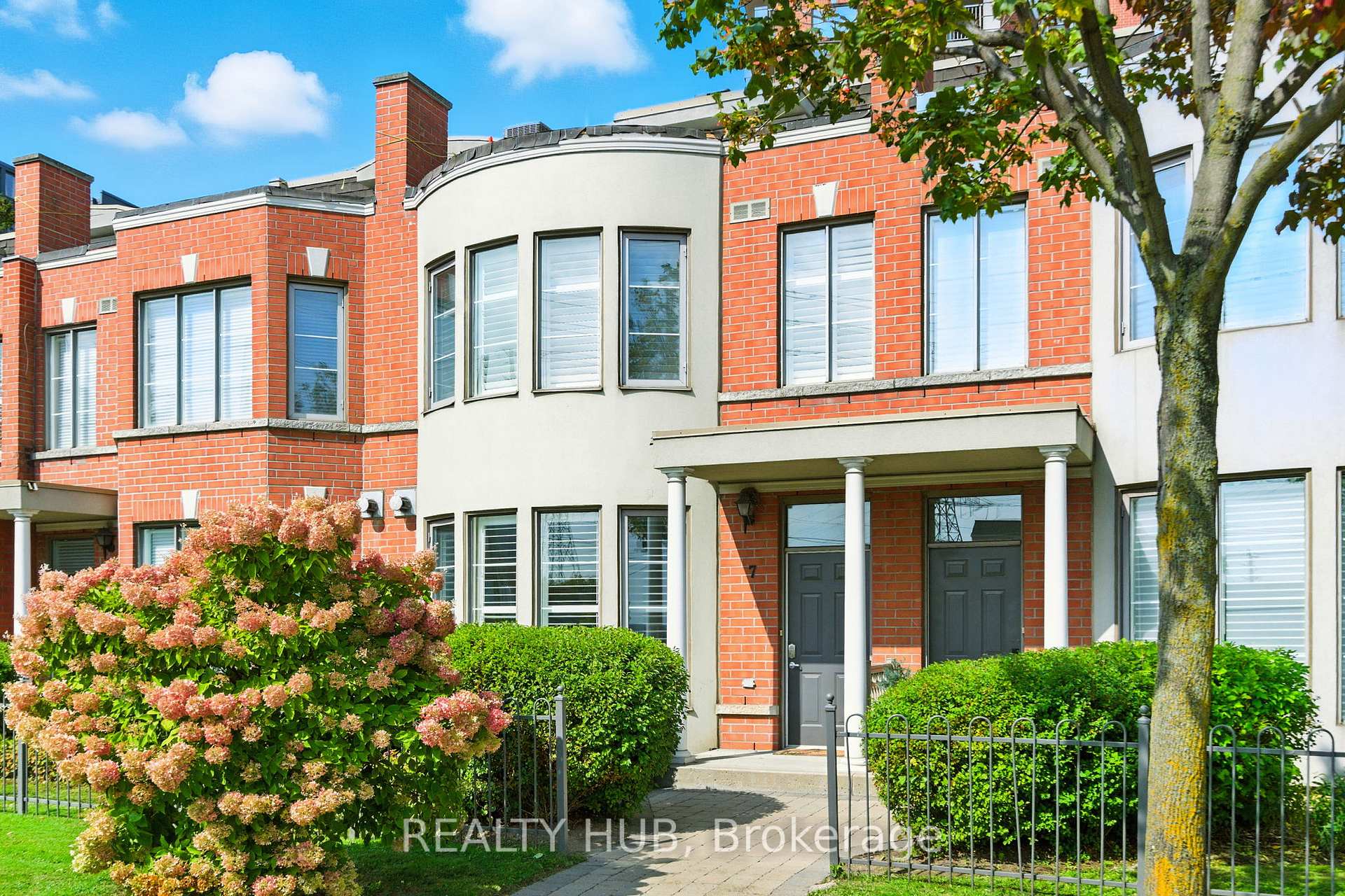 Front of Unit 7, 442 Maple Avenue