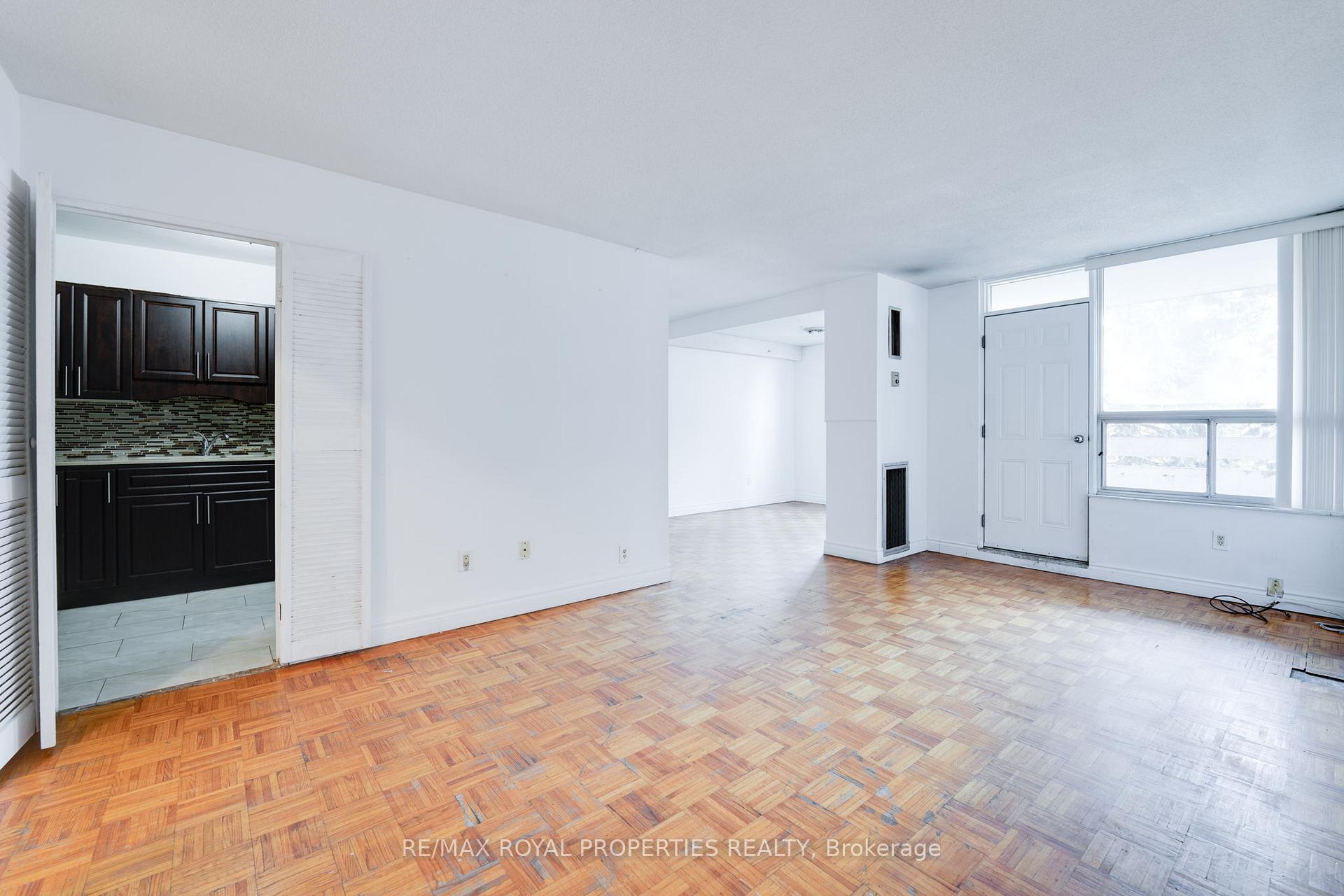 Photo 2 of Unit 309, 10 Edgecliff Golfway, Toronto, Flemingdon Park — HOMEH