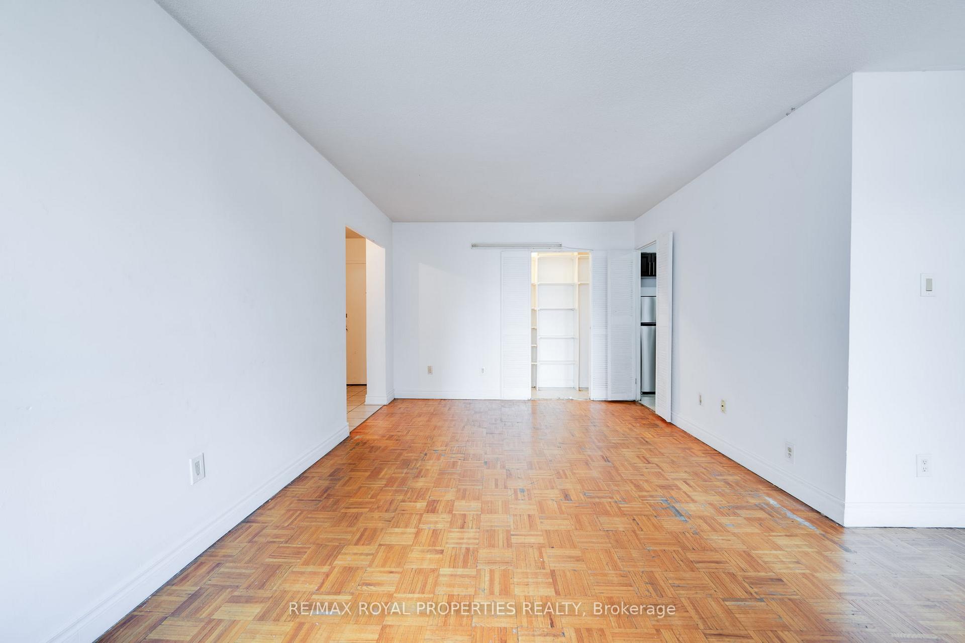 Photo 4 of Unit 309, 10 Edgecliff Golfway, Toronto, Flemingdon Park — HOMEH