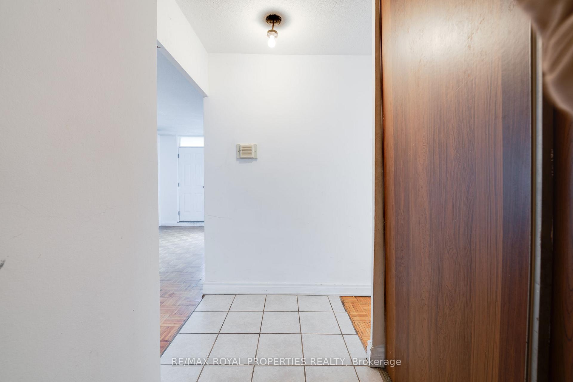 Photo 6 of Unit 309, 10 Edgecliff Golfway, Toronto, Flemingdon Park — HOMEH
