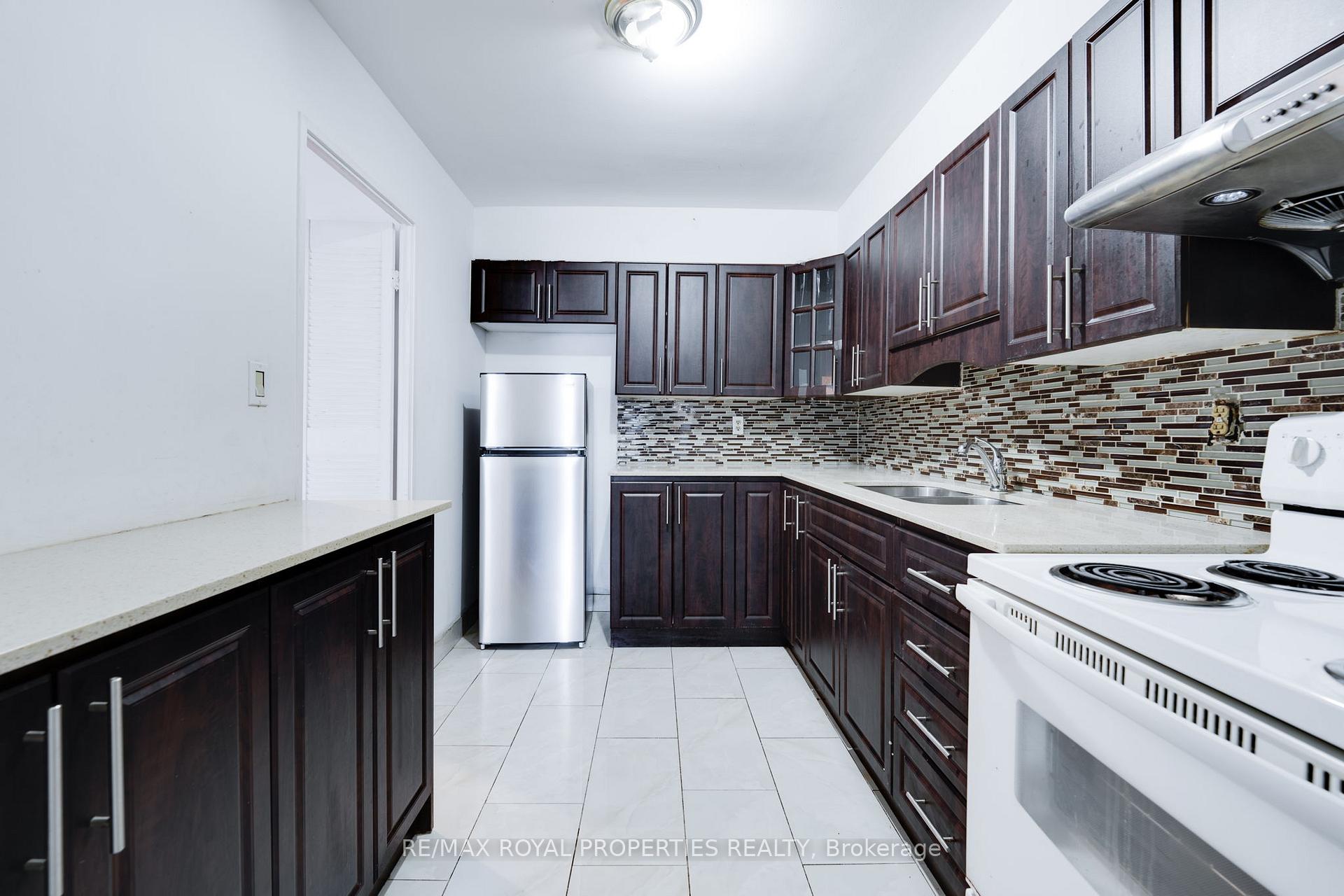 Photo 16 of Unit 309, 10 Edgecliff Golfway, Toronto, Flemingdon Park — HOMEH