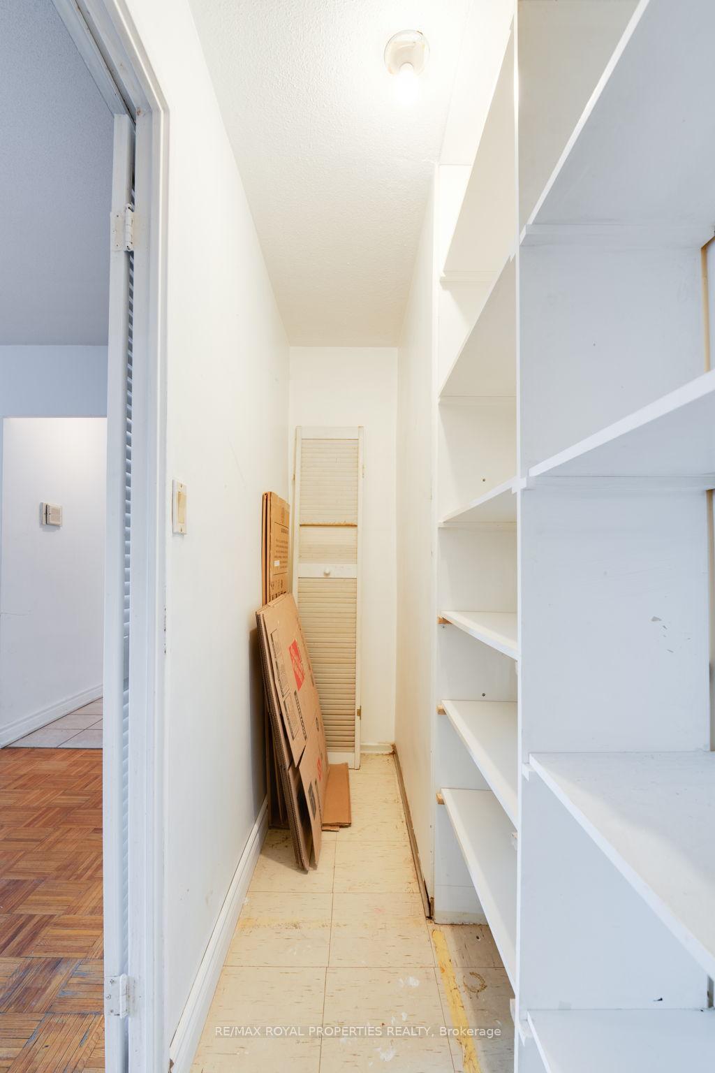 Photo 9 of Unit 309, 10 Edgecliff Golfway, Toronto, Flemingdon Park — HOMEH