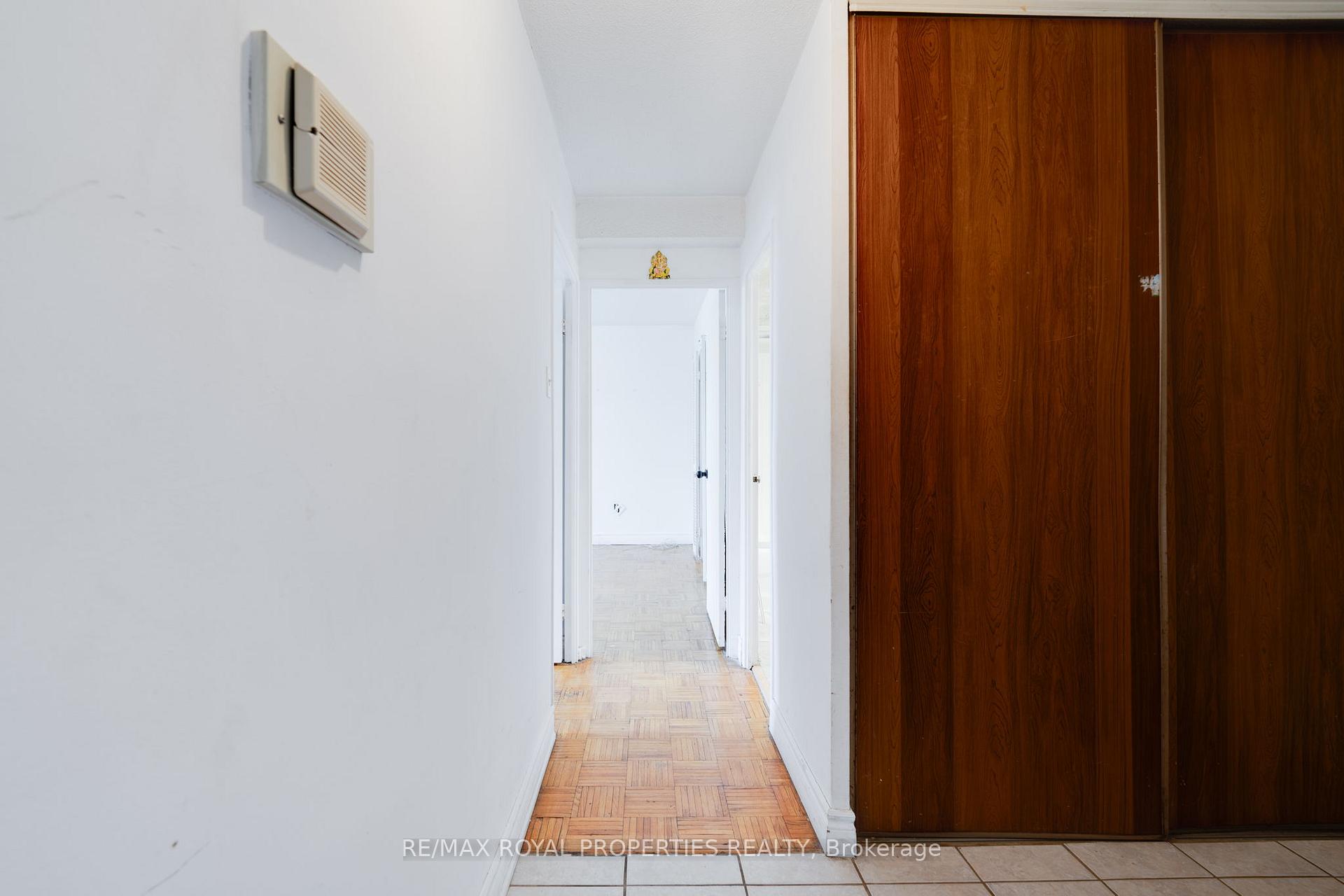 Photo 13 of Unit 309, 10 Edgecliff Golfway, Toronto, Flemingdon Park — HOMEH