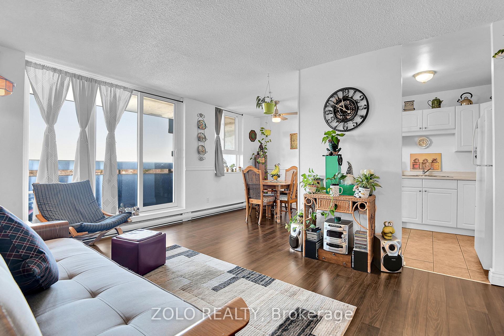 Photo 8 of Unit 905, 2000 Jasmine Crescent, Ottawa, Beacon Hill South — HOMEH