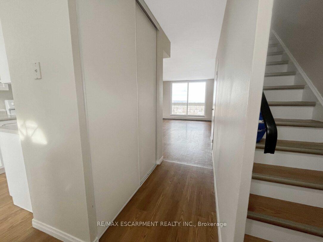 Photo 3 of Unit 822, 350 Quigley Road, Hamilton, Vincent — HOMEH