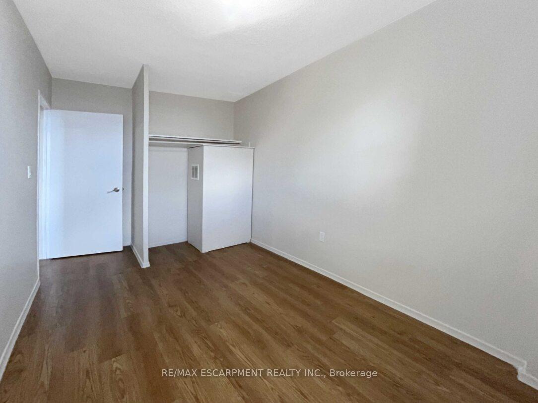 Photo 8 of Unit 822, 350 Quigley Road, Hamilton, Vincent — HOMEH