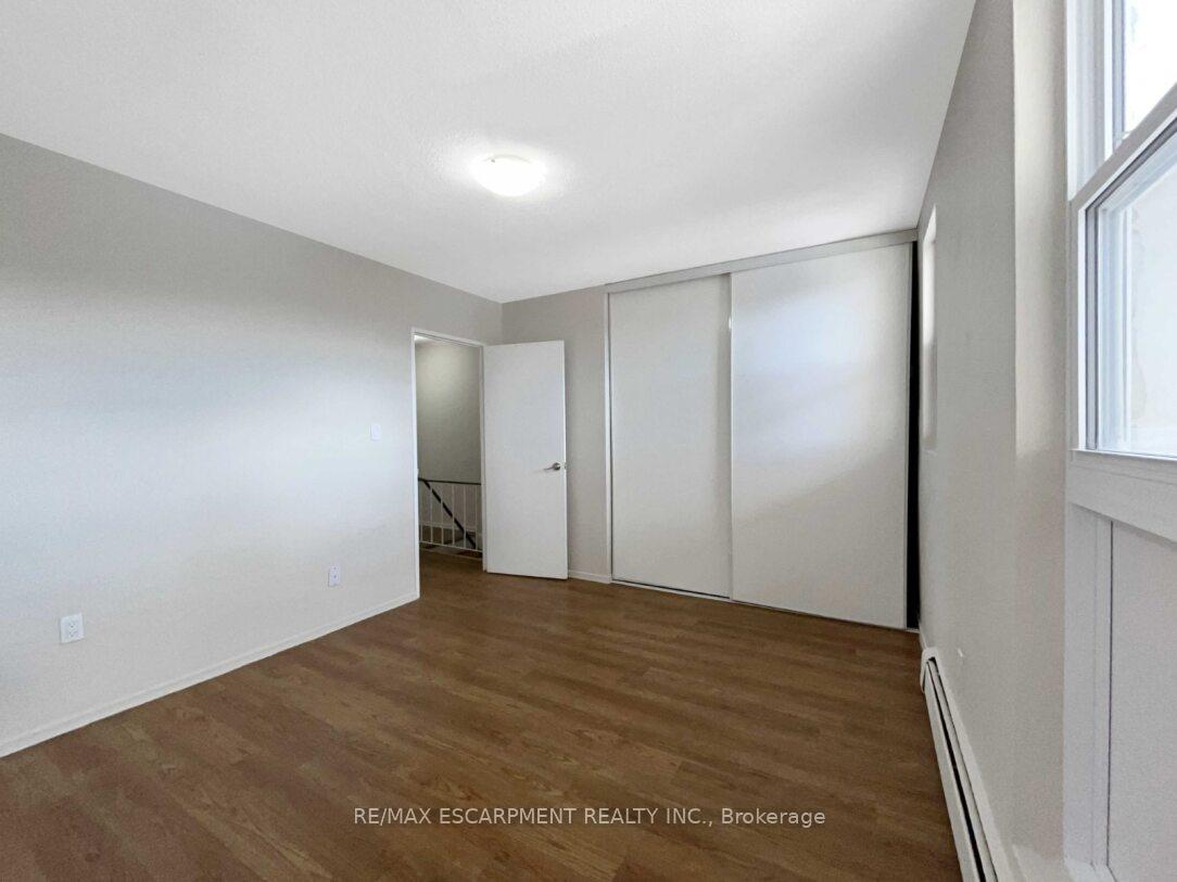 Photo 11 of Unit 822, 350 Quigley Road, Hamilton, Vincent — HOMEH