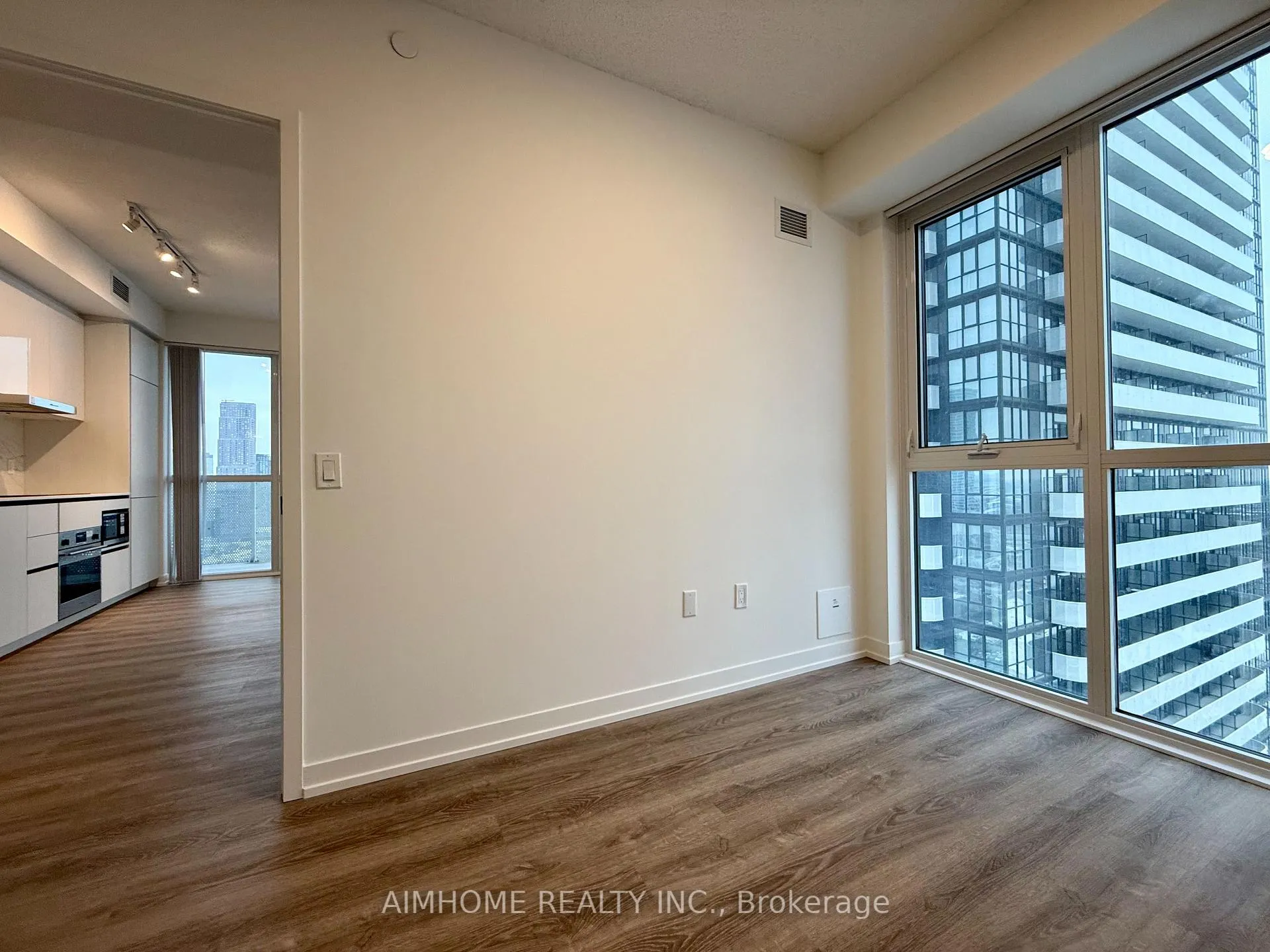 Photo 9 of Unit 2909, 8 Interchange Way, Vaughan, Vaughan Corporate Centre — HOMEH