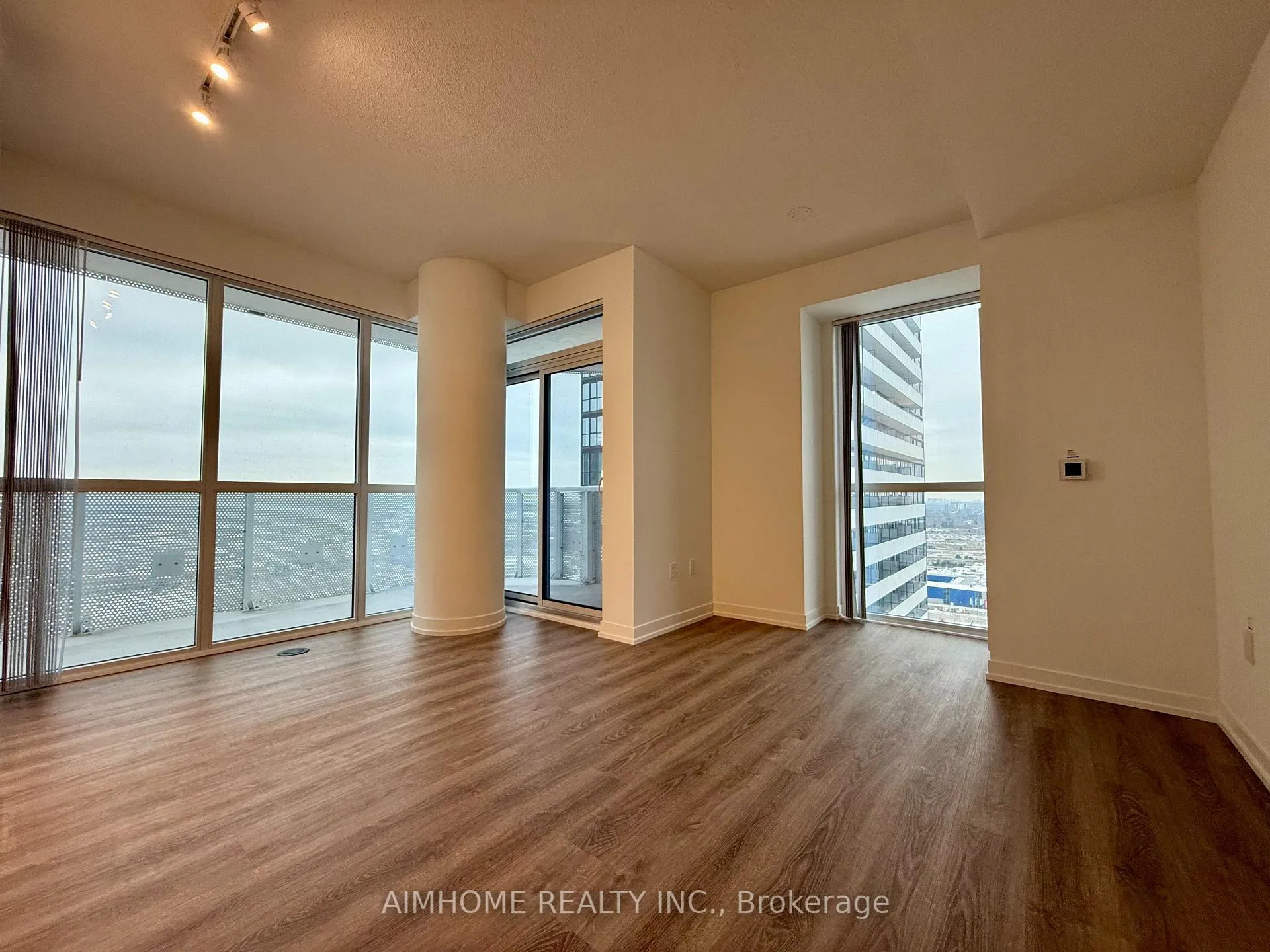 Photo 17 of Unit 2909, 8 Interchange Way, Vaughan, Vaughan Corporate Centre — HOMEH