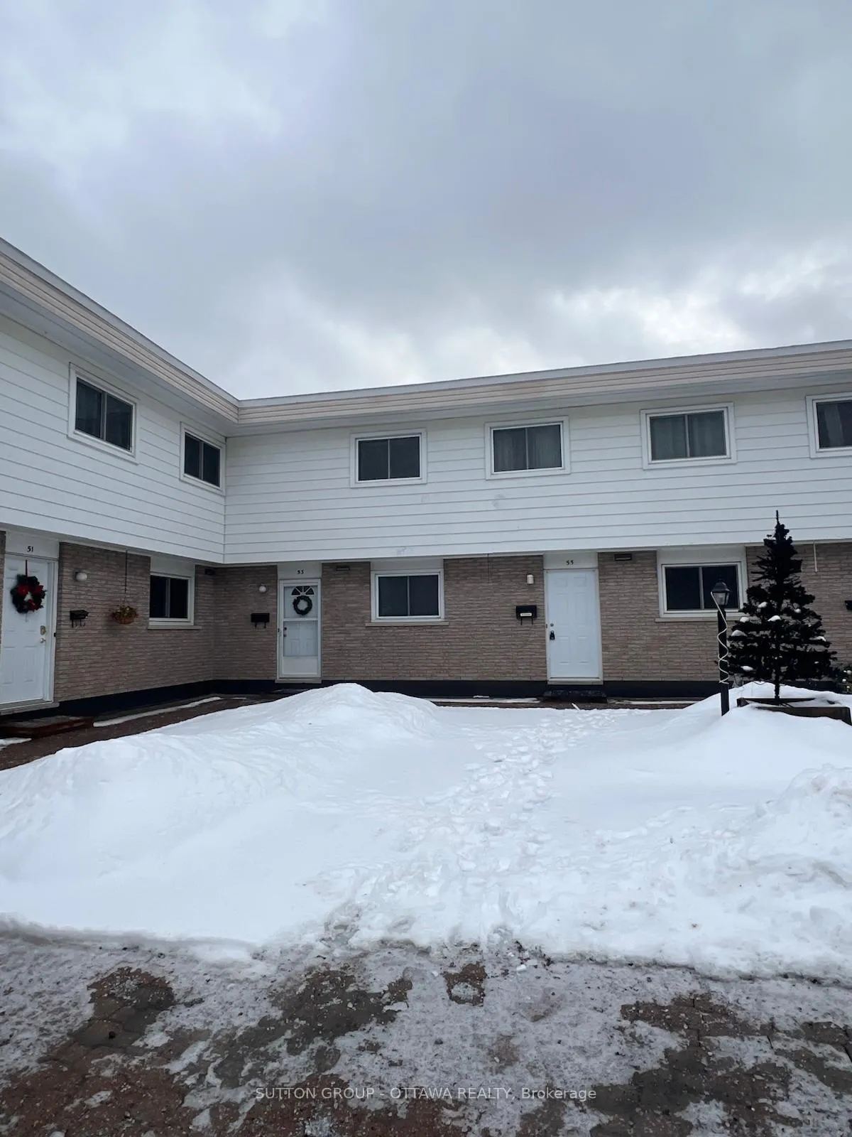 Photo 2 of 55 Hadley Circle, Ottawa, Bells Corners — HOMEH