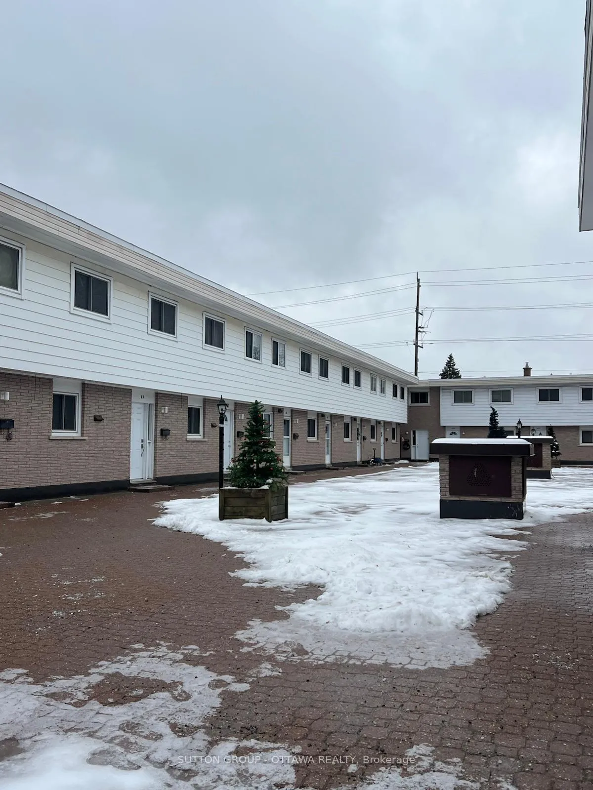 Photo 4 of 55 Hadley Circle, Ottawa, Bells Corners — HOMEH