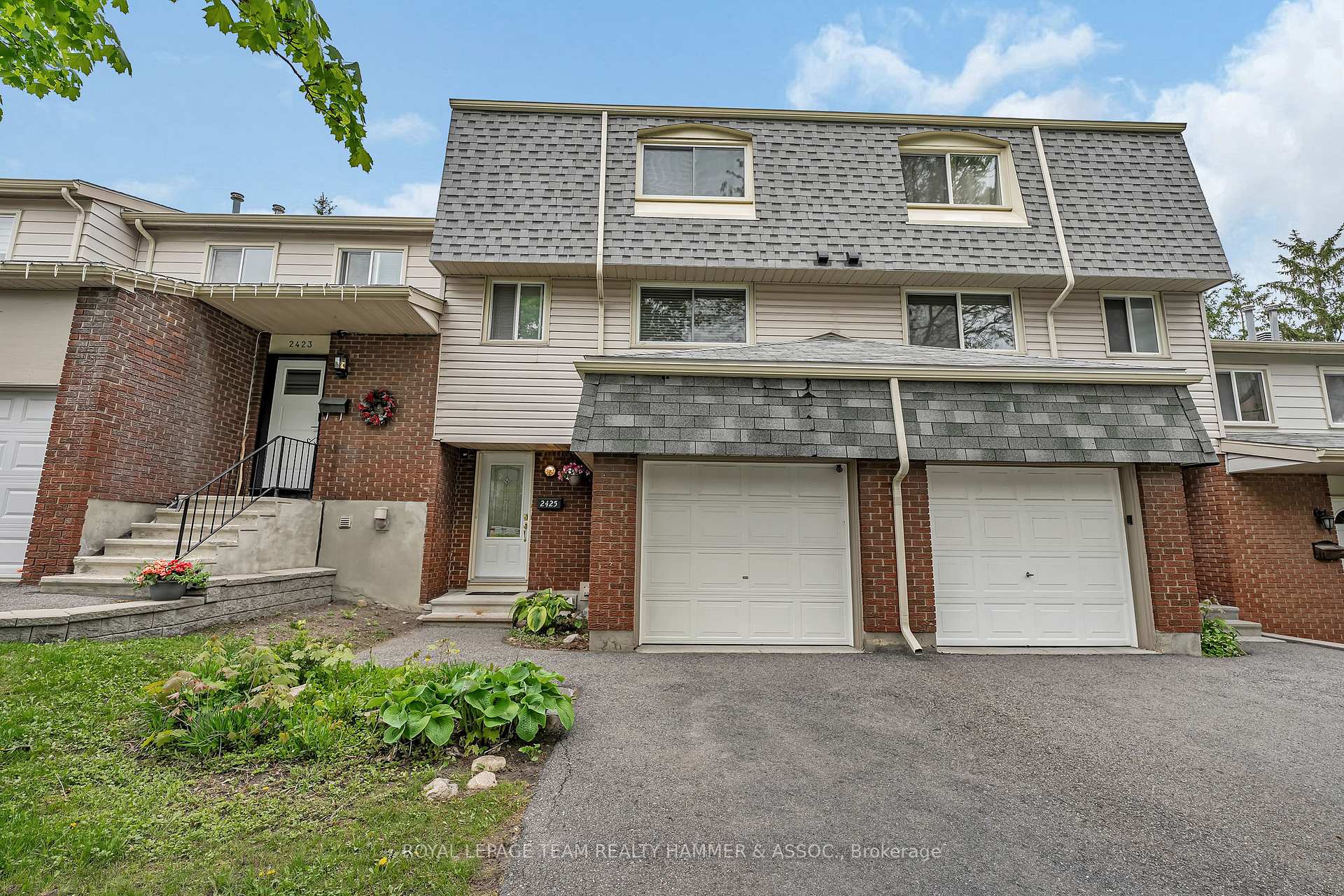 Front of 2425 Southvale Crescent
