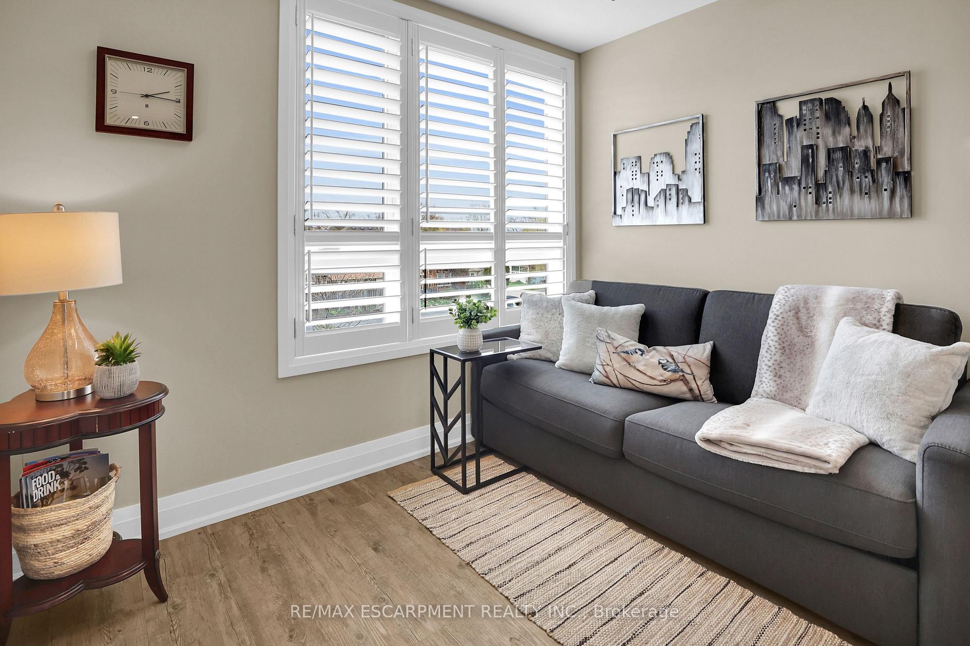 Photo 9 of Unit 4, 39 Robinson Street N, Grimsby, Grimsby East — HOMEH