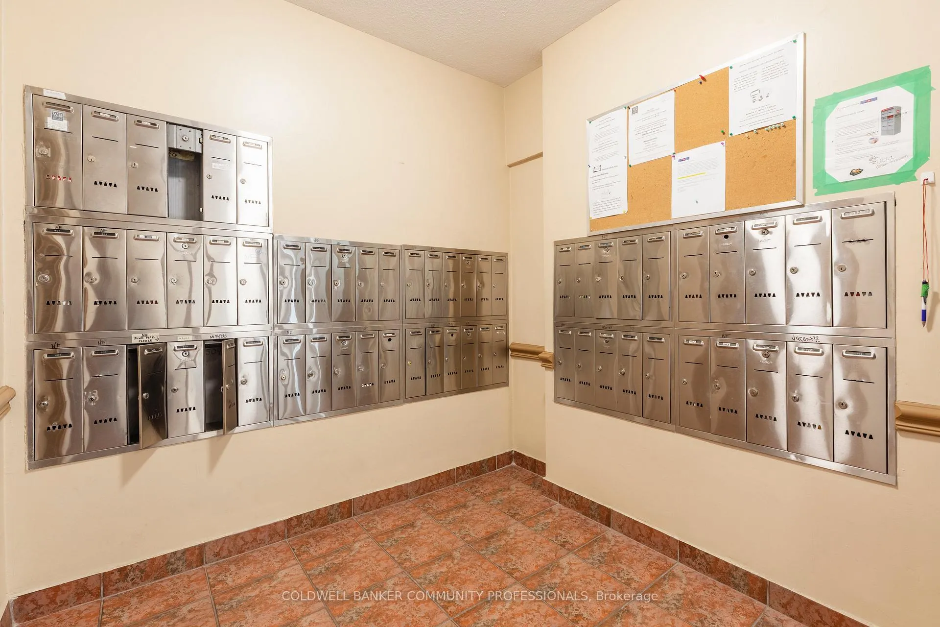 Photo 37 of Unit 902, 141 Catharine Street S, Hamilton, Corktown — HOMEH