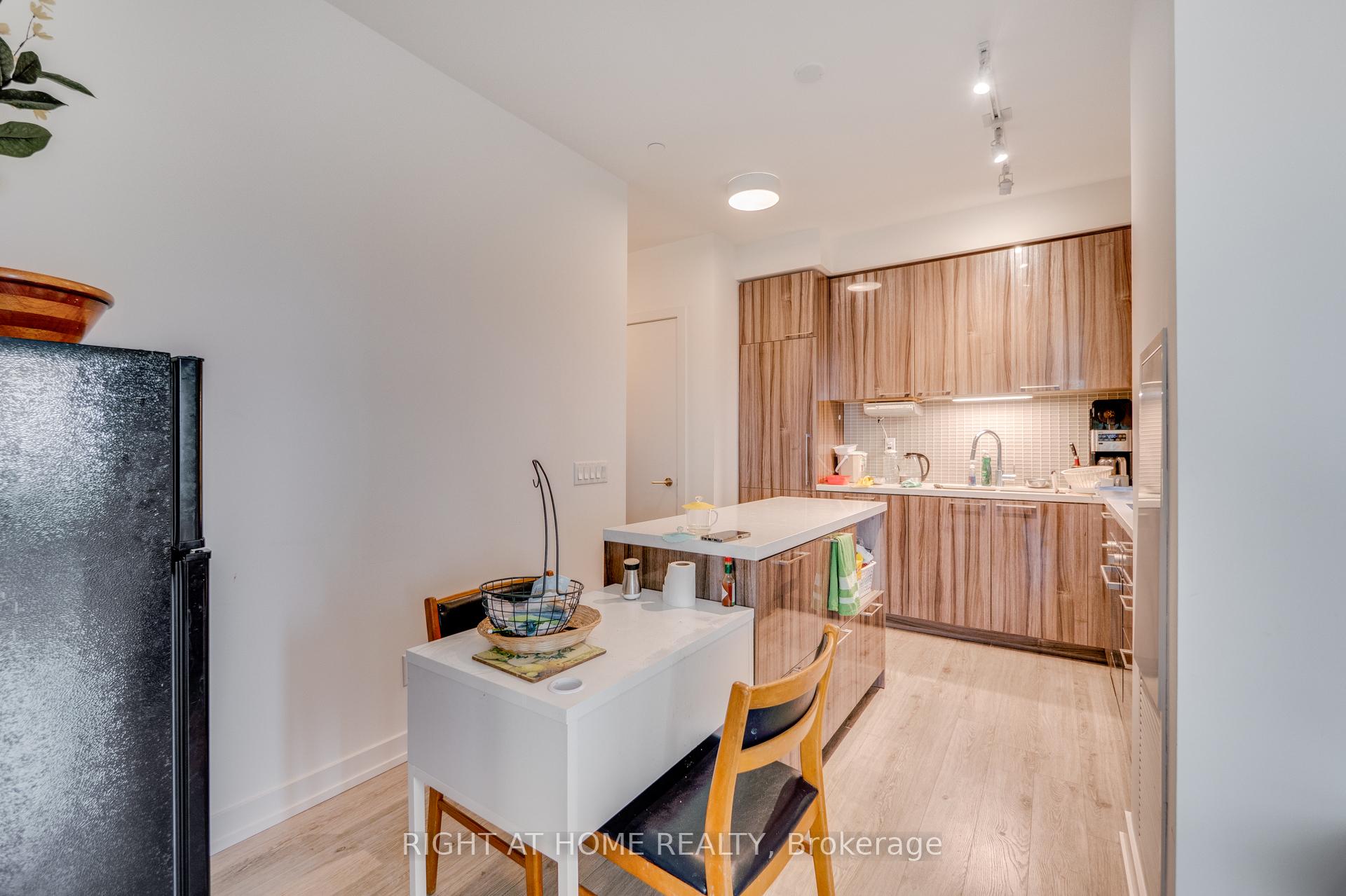Photo 11 of Unit 1209, 1 Grandview Avenue, Markham, Thornhill — HOMEH