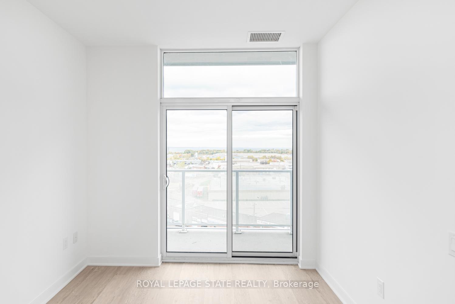 Photo 8 of Unit 813, 2782 Barton Street E, Hamilton, Grayside — HOMEH