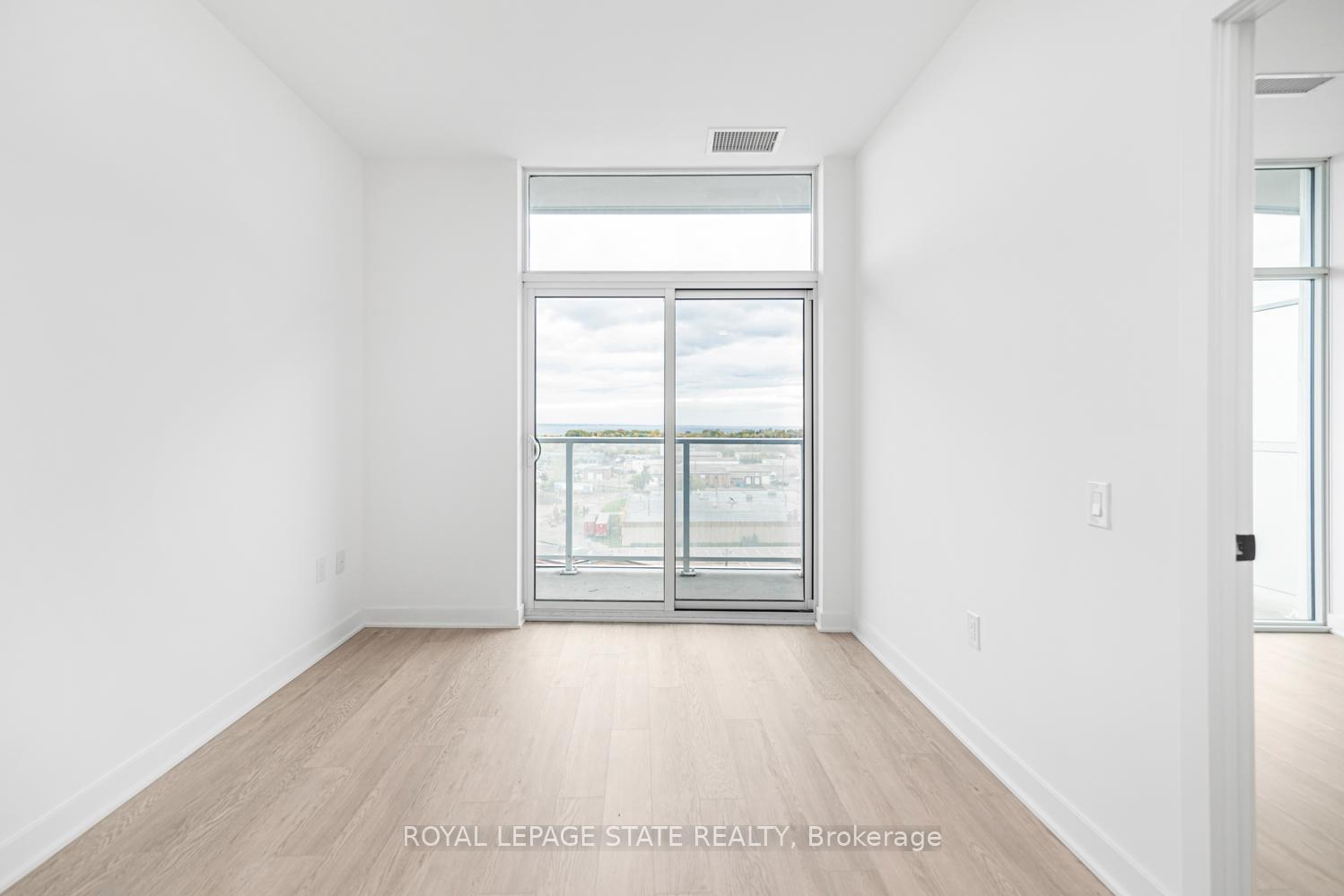 Photo 9 of Unit 813, 2782 Barton Street E, Hamilton, Grayside — HOMEH
