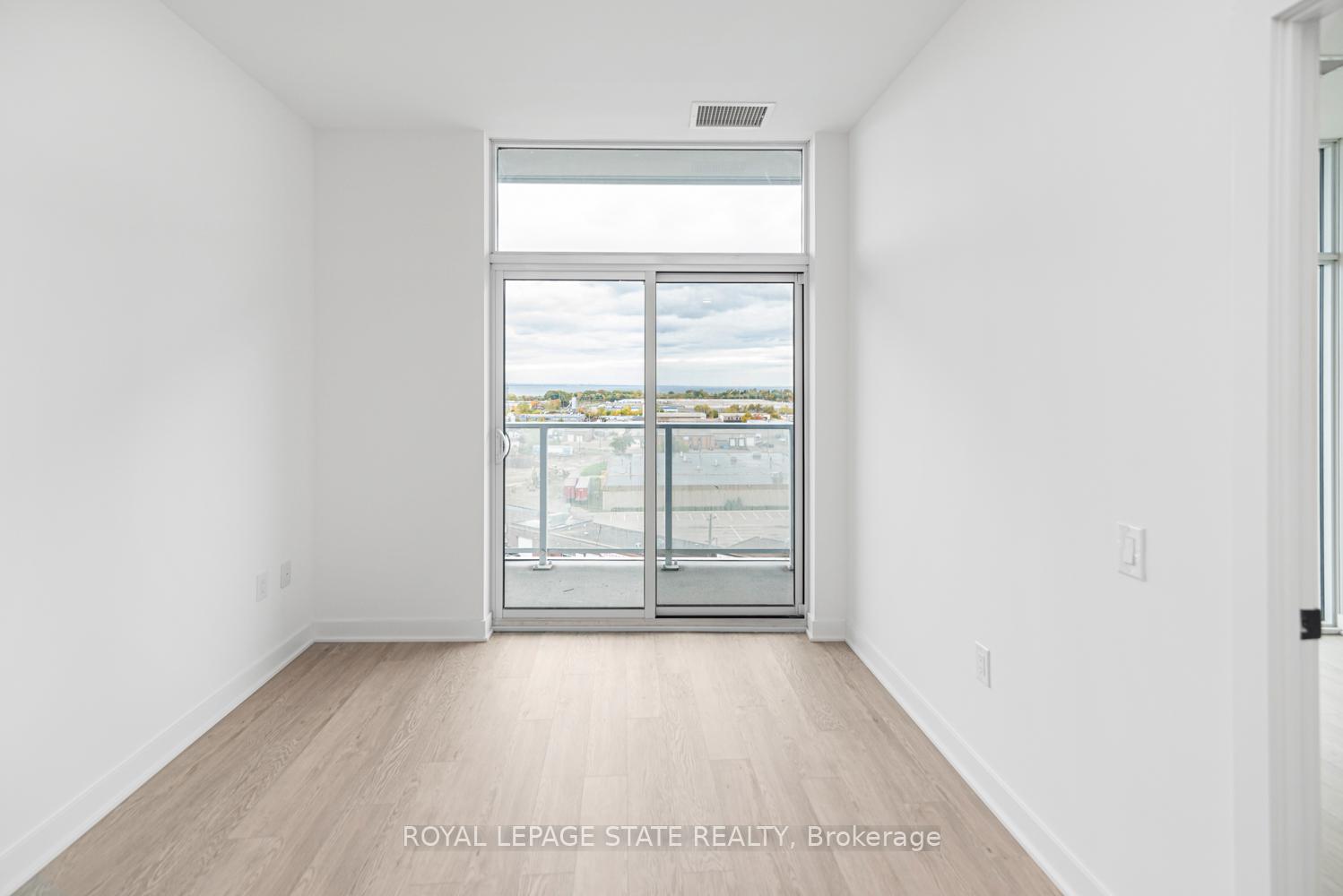 Photo 11 of Unit 813, 2782 Barton Street E, Hamilton, Grayside — HOMEH