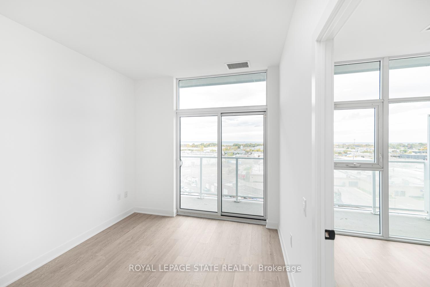 Photo 13 of Unit 813, 2782 Barton Street E, Hamilton, Grayside — HOMEH