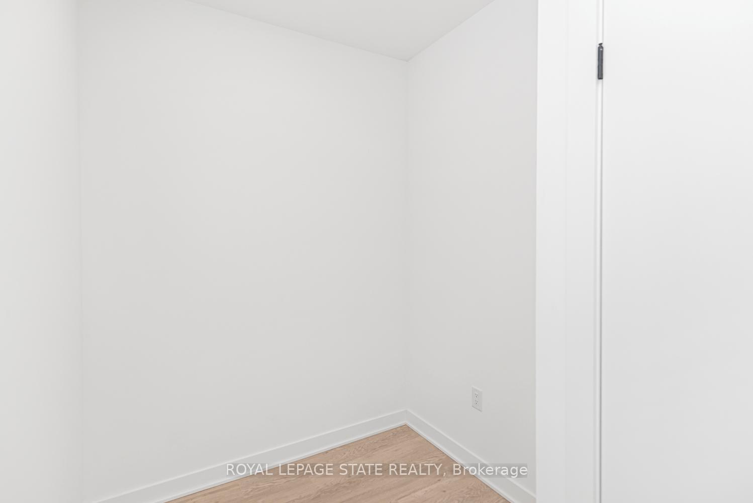 Photo 18 of Unit 813, 2782 Barton Street E, Hamilton, Grayside — HOMEH