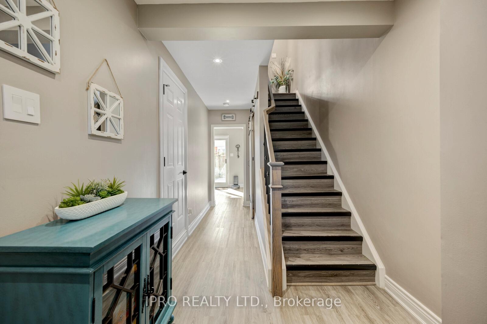 Photo 4 of Unit 3, 985 Limeridge Road E, Hamilton, Berrisfield — HOMEH