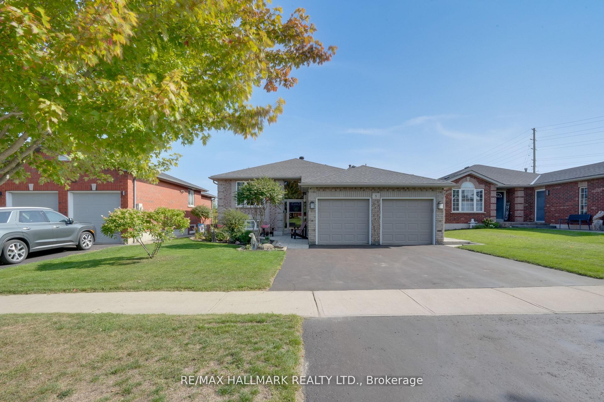 Photo 4 of 5 Pacific Avenue, Barrie, Little Lake — HOMEH