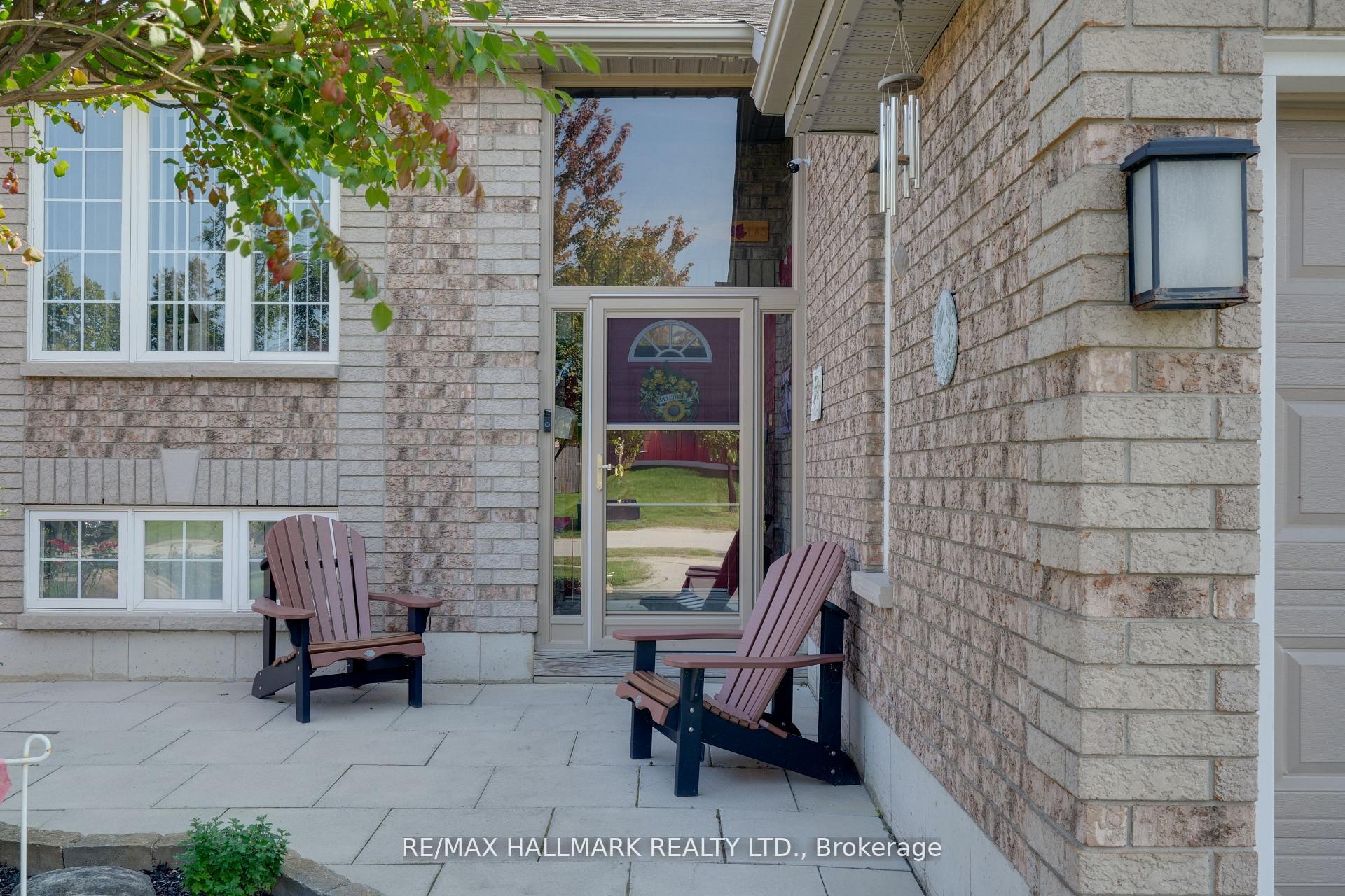 Photo 3 of 5 Pacific Avenue, Barrie, Little Lake — HOMEH