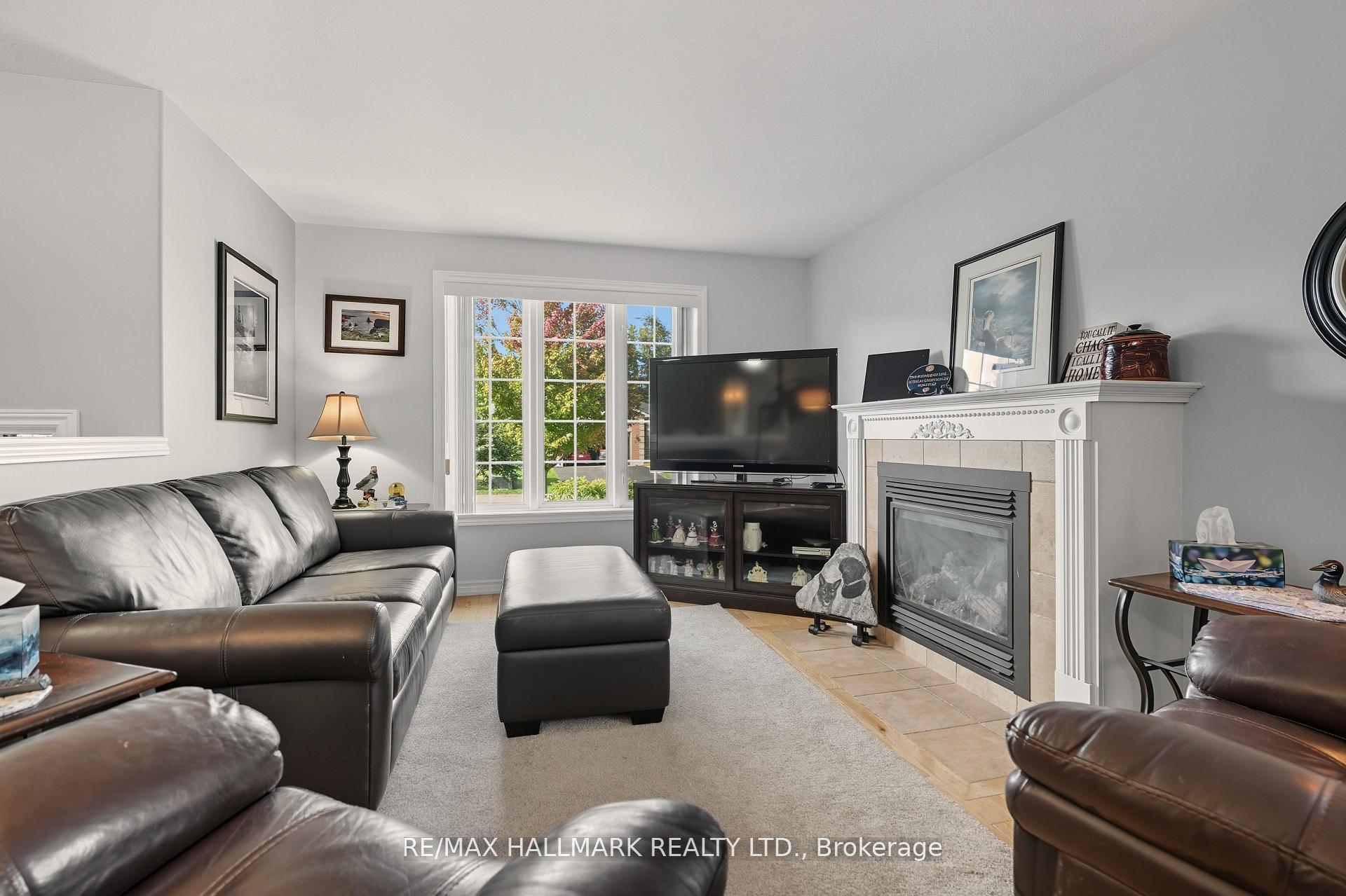 Photo 13 of 5 Pacific Avenue, Barrie, Little Lake — HOMEH