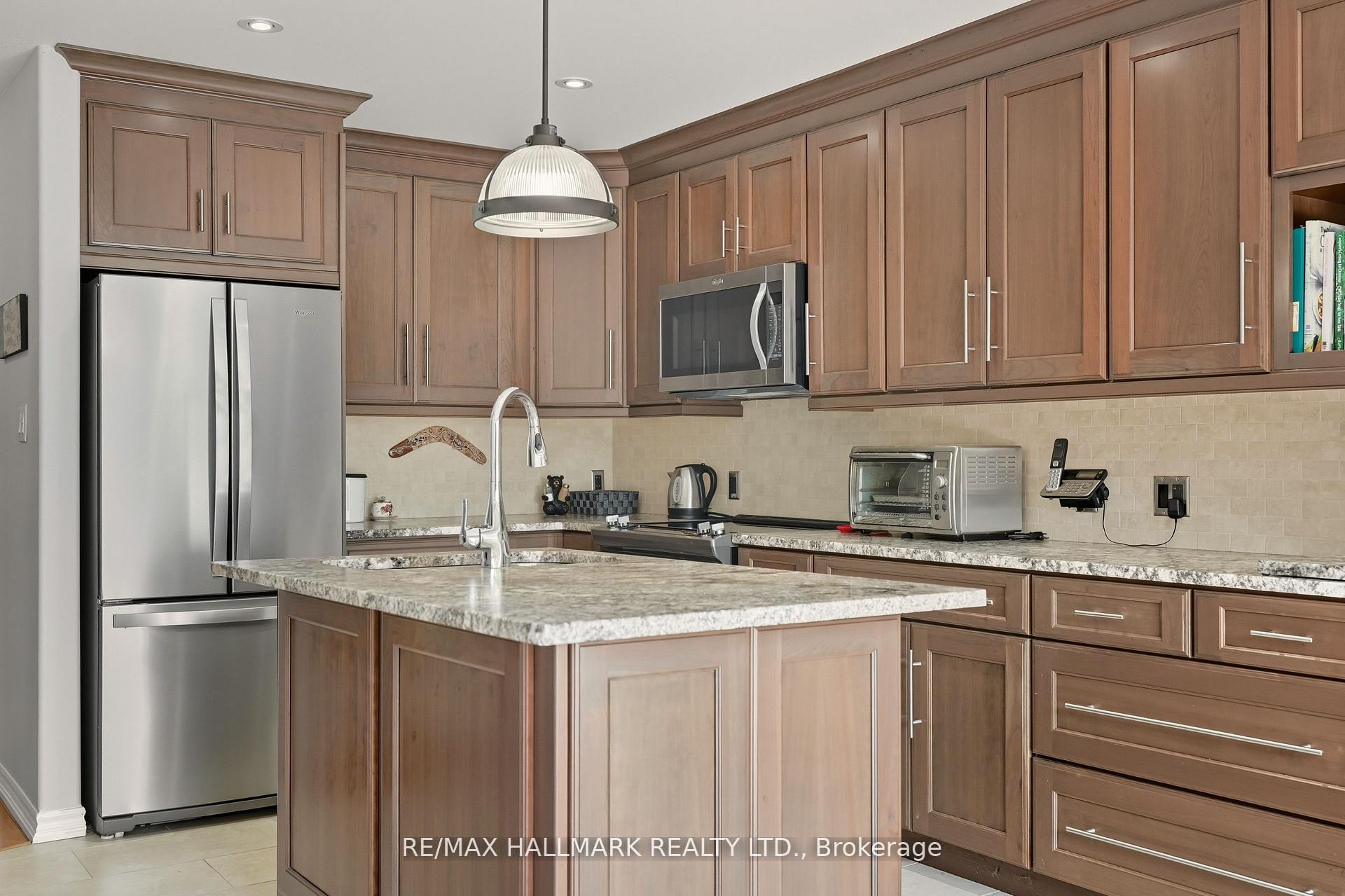Photo 8 of 5 Pacific Avenue, Barrie, Little Lake — HOMEH