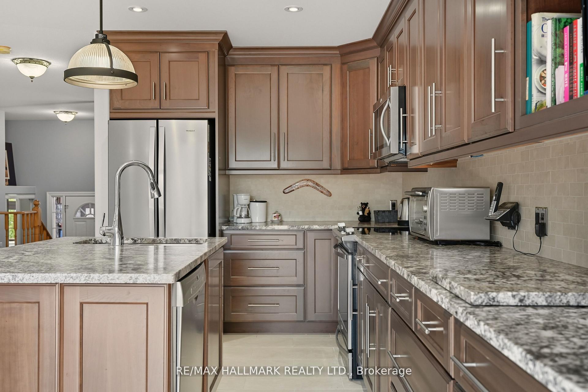 Photo 15 of 5 Pacific Avenue, Barrie, Little Lake — HOMEH