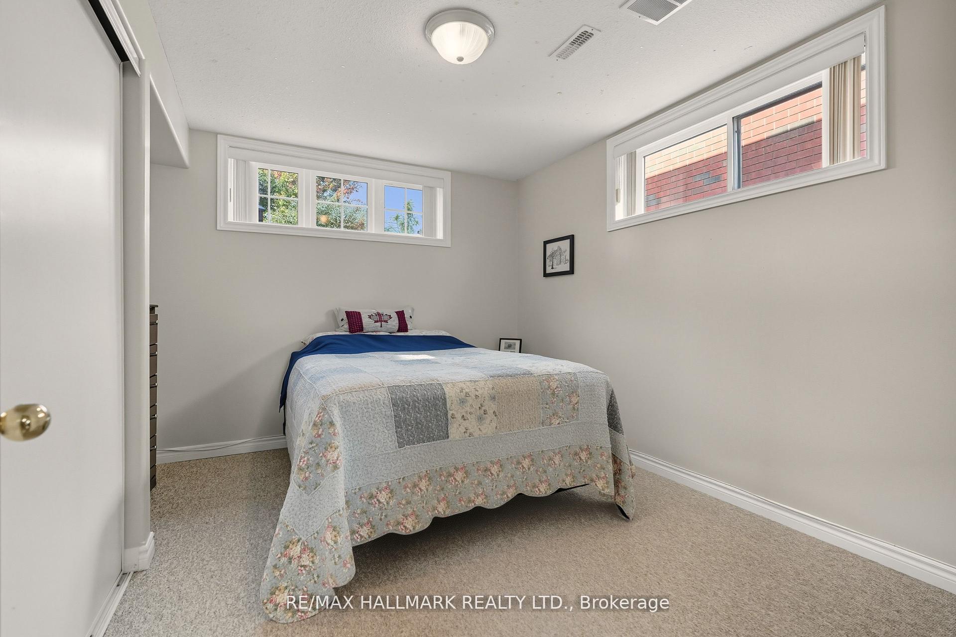 Photo 25 of 5 Pacific Avenue, Barrie, Little Lake — HOMEH