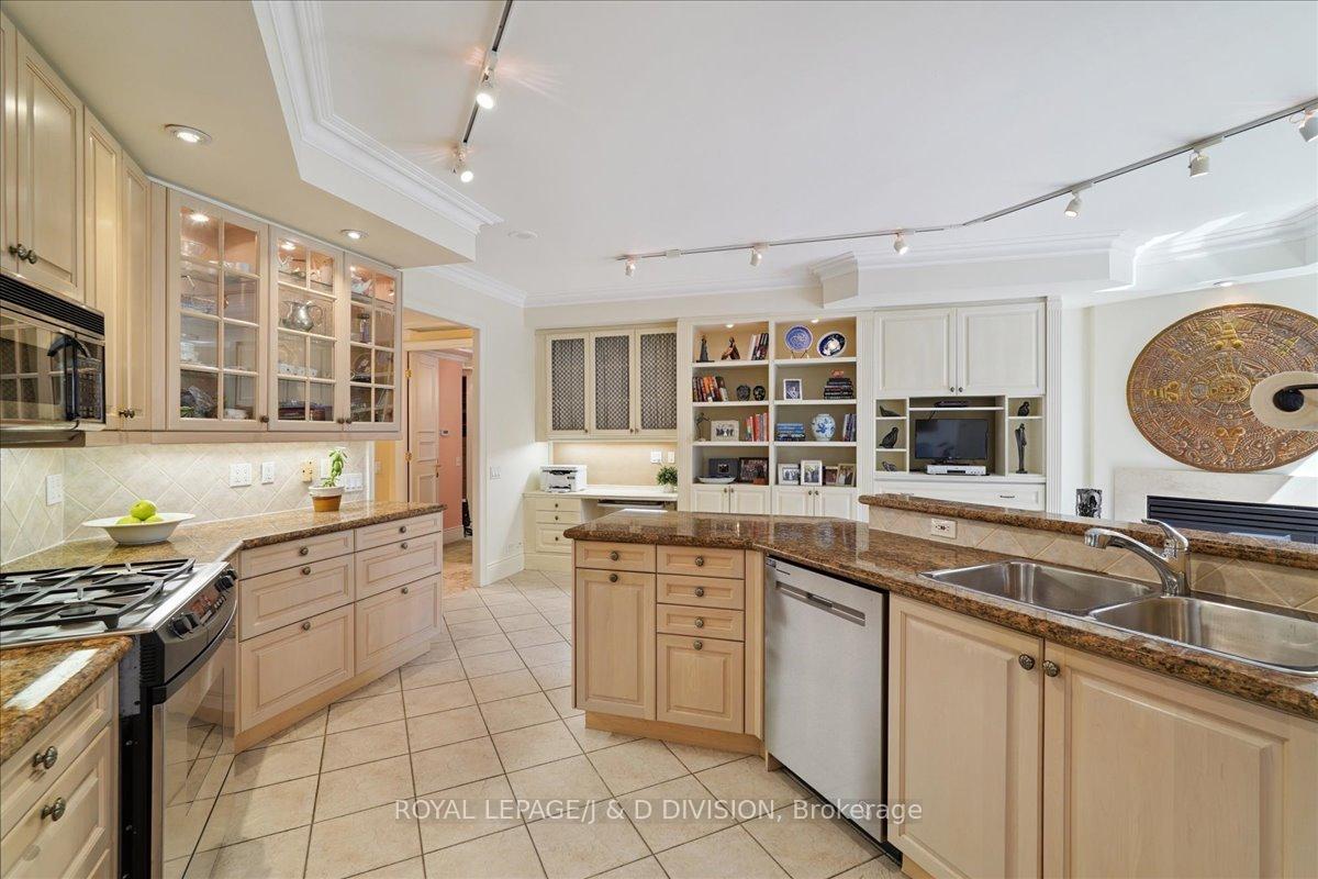 Photo 12 of Unit 935, 3600 Yonge Street, Toronto, Bedford Park-Nortown — HOMEH