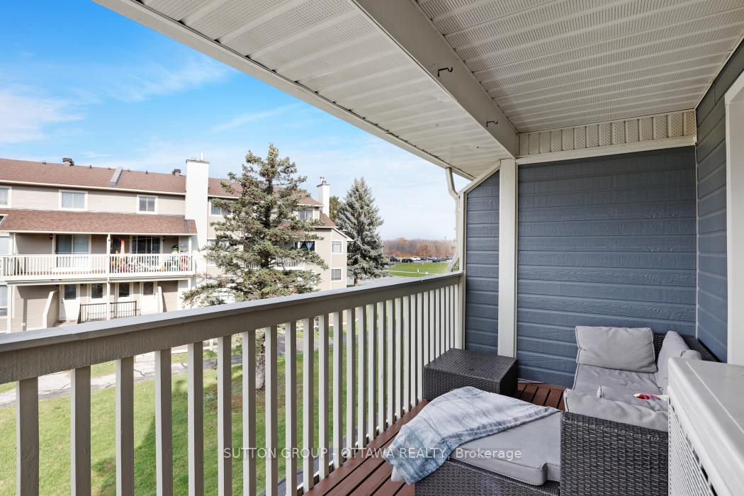 Front of Unit 62B, 794 St. Andre Drive W