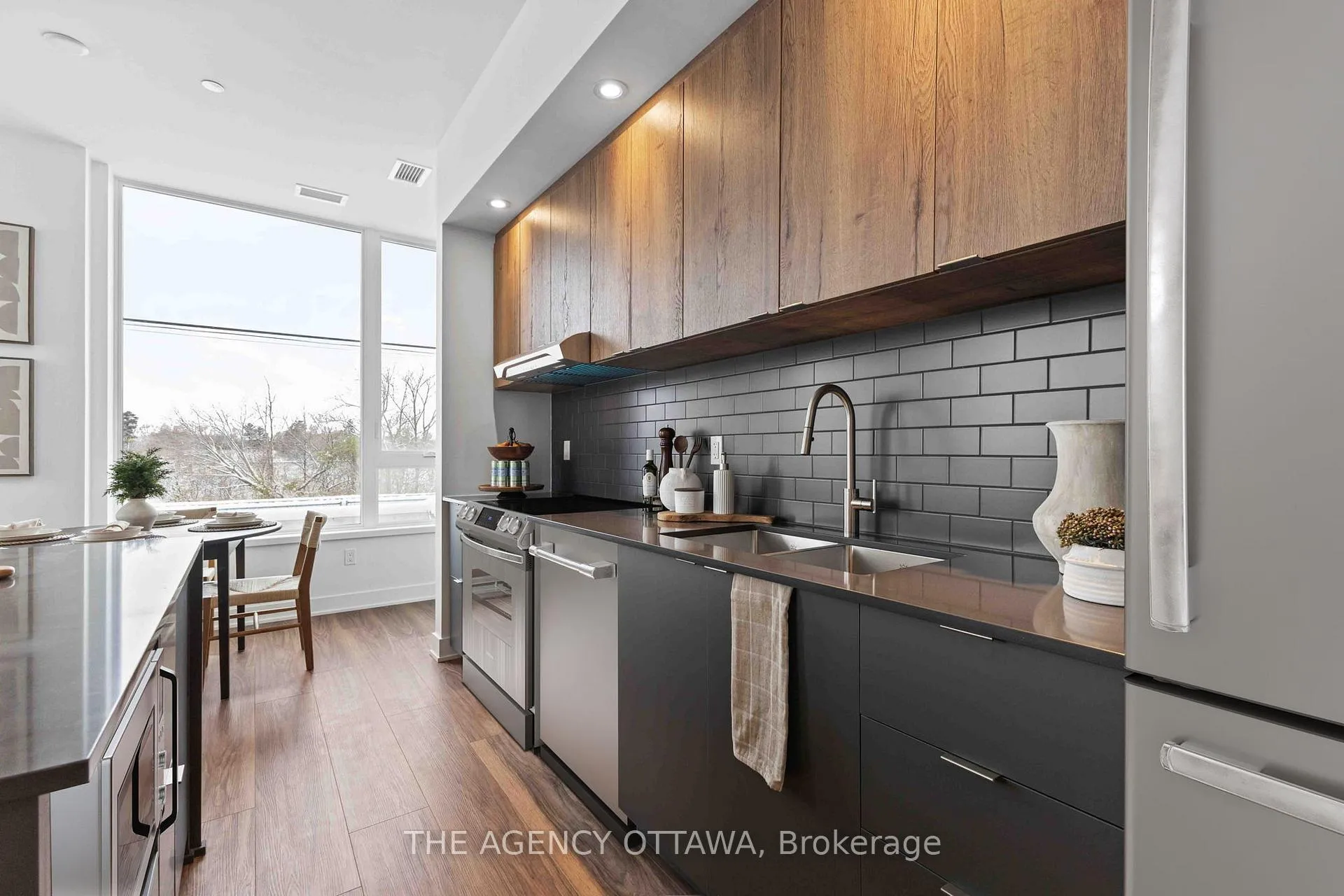 Photo 8 of Unit 304, 3071 Riverside Drive, Ottawa, Mooneys Bay/Riverside Park — HOMEH