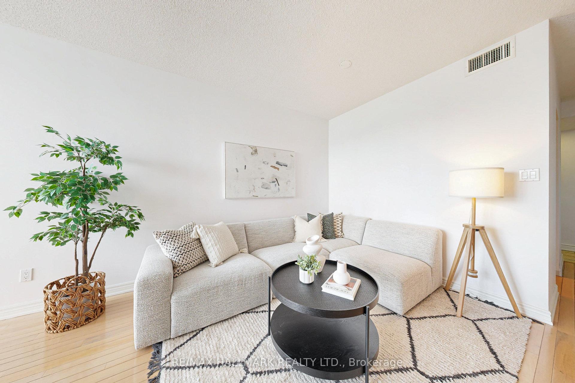 Photo 3 of Unit 924, 65 Scadding Avenue, Toronto, Waterfront Communities — HOMEH