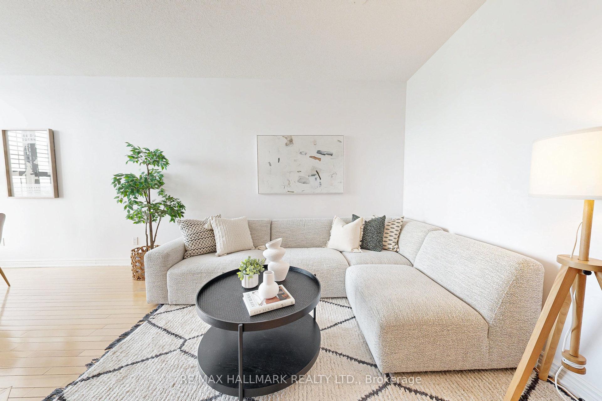 Photo 6 of Unit 924, 65 Scadding Avenue, Toronto, Waterfront Communities — HOMEH