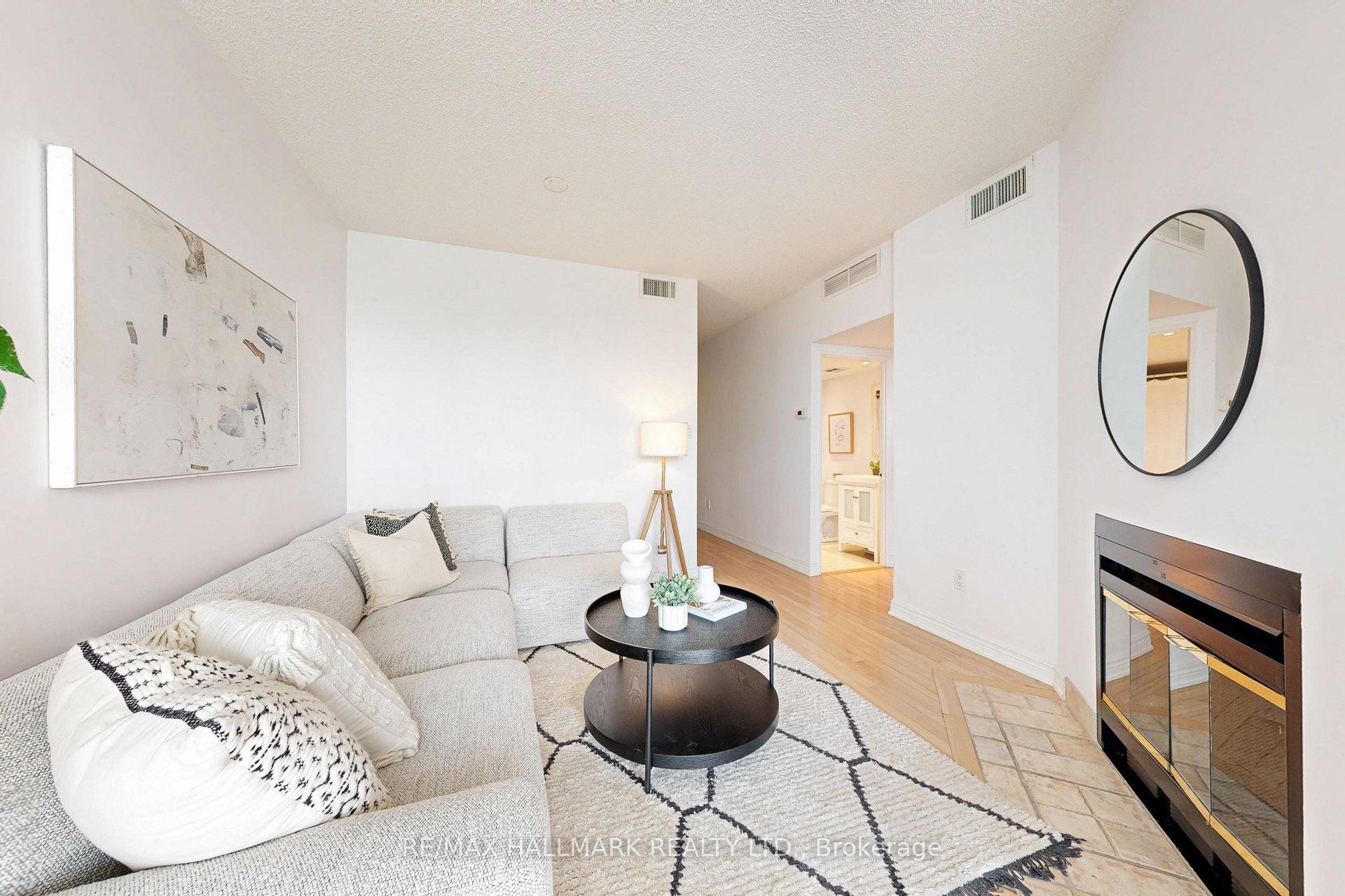 Photo 8 of Unit 924, 65 Scadding Avenue, Toronto, Waterfront Communities — HOMEH