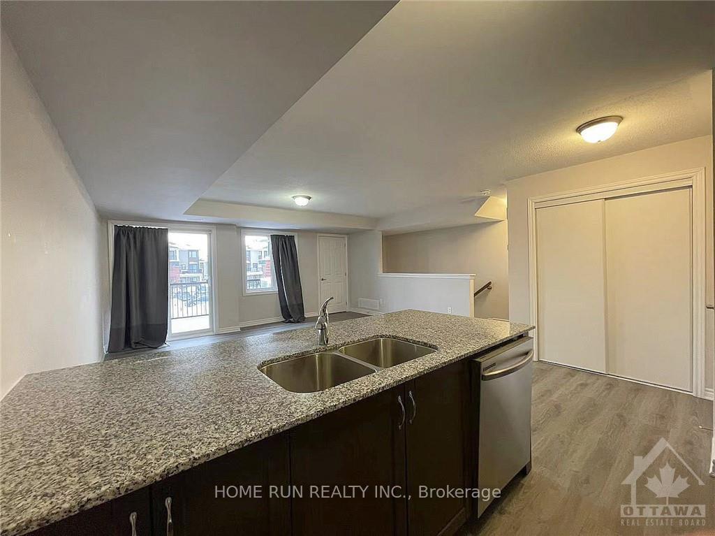 Photo 5 of 114 Walleye, Ottawa, Barrhaven - Half Moon Bay — HOMEH