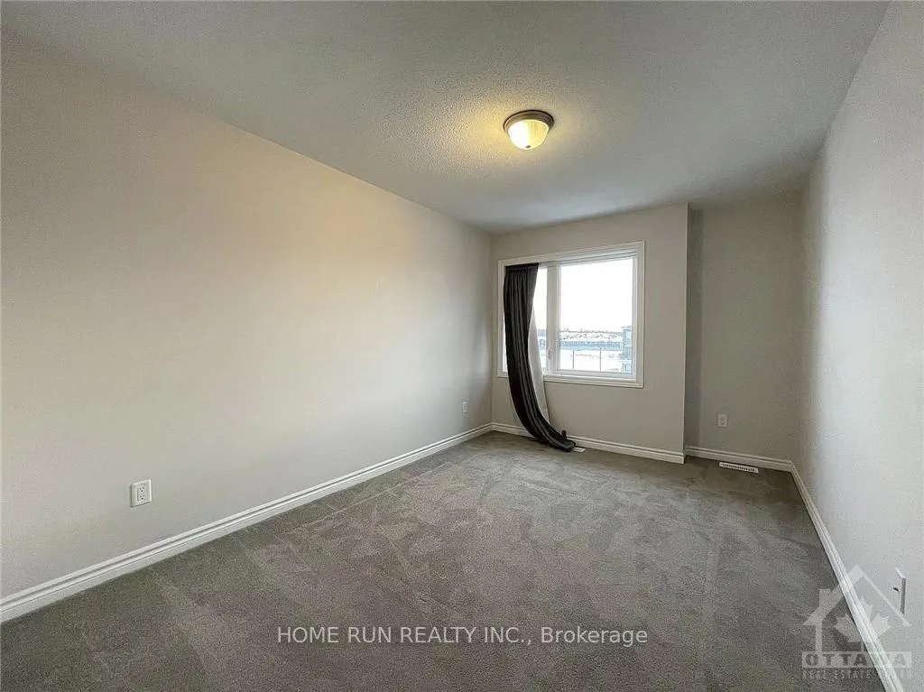 Photo 11 of 114 Walleye, Ottawa, Barrhaven - Half Moon Bay — HOMEH
