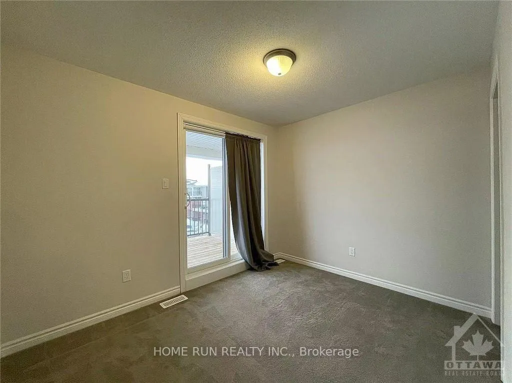 Photo 12 of 114 Walleye, Ottawa, Barrhaven - Half Moon Bay — HOMEH
