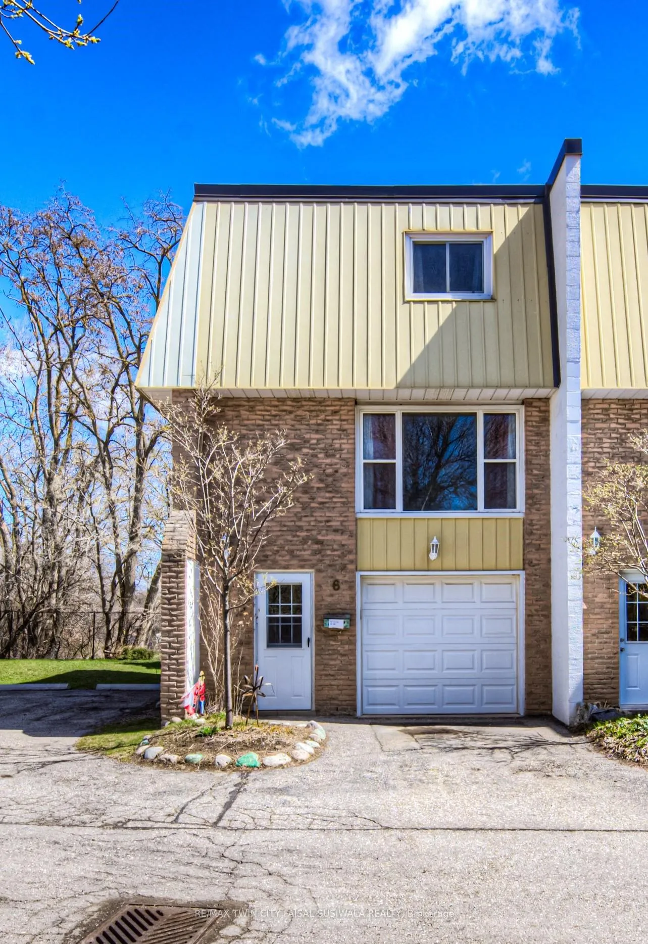 Front of Unit 6, 70 Morgan Avenue