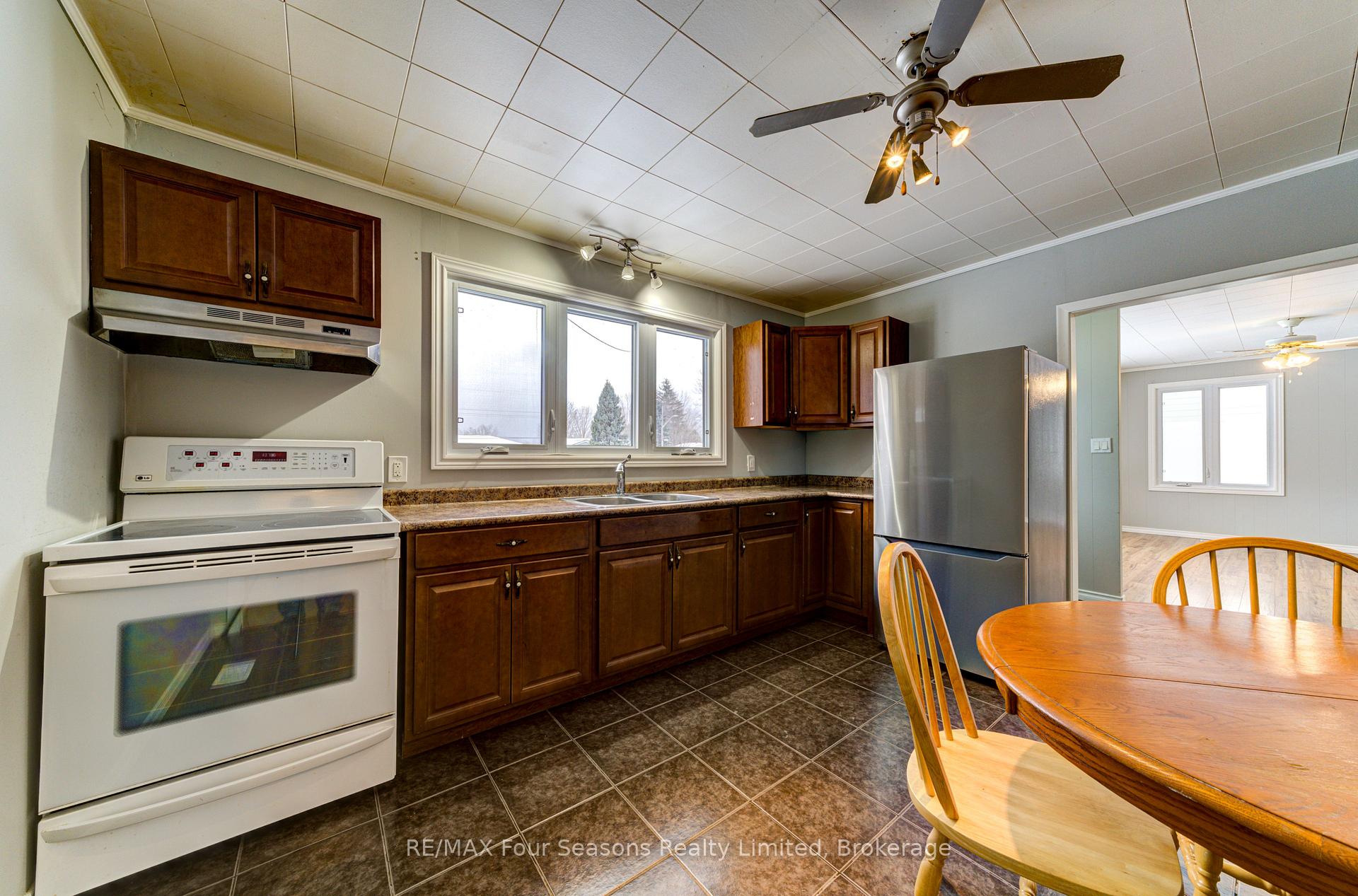 Photo 8 of 7531 County Road 91, Clearview, Stayner — HOMEH