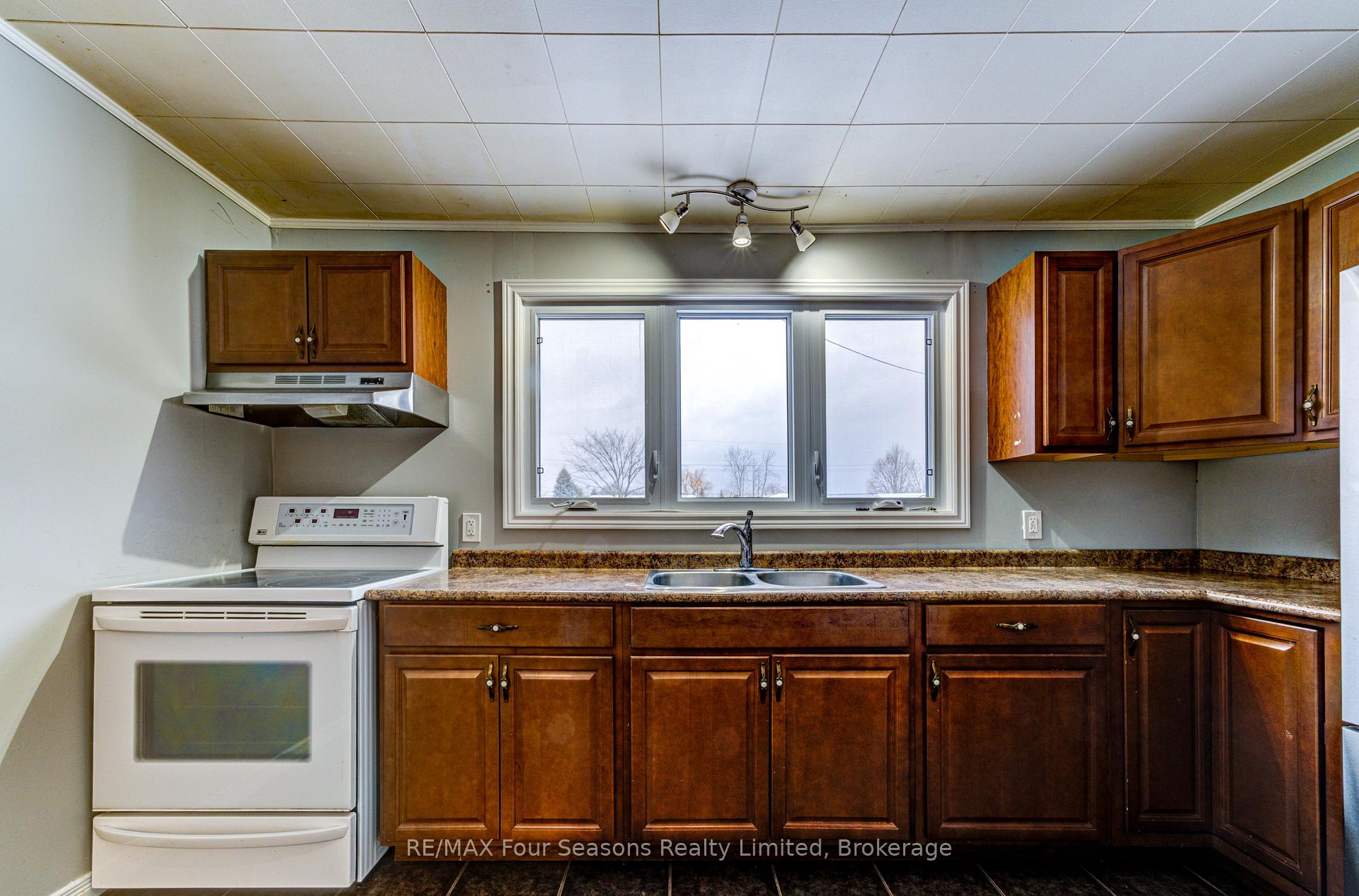 Photo 12 of 7531 County Road 91, Clearview, Stayner — HOMEH