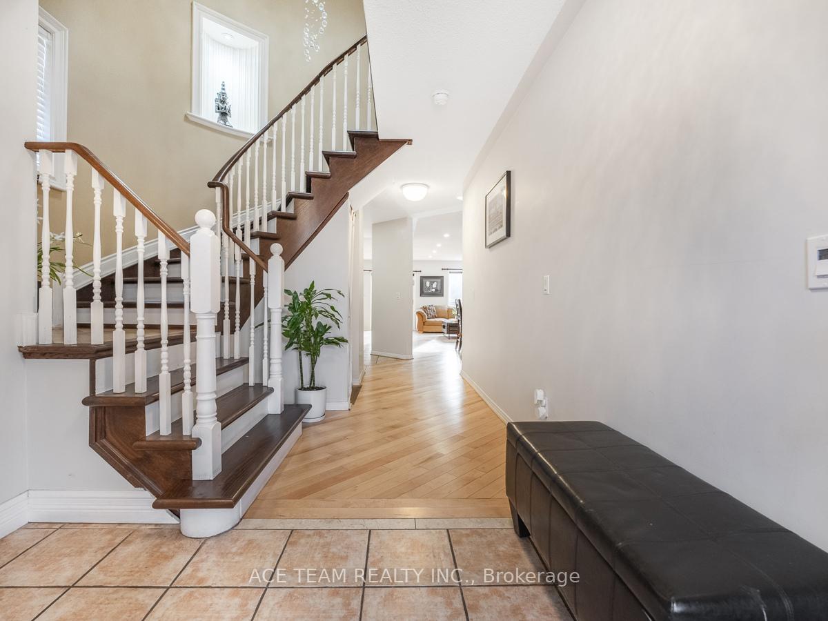 Photo 4 of 147 Hanton Crescent, Caledon, Bolton East — HOMEH