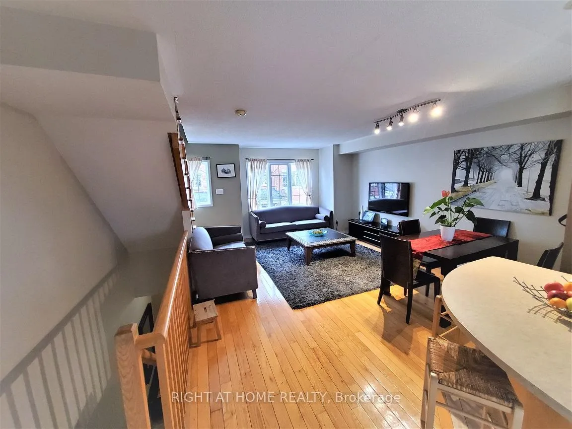 Photo 2 of Unit 3, 161 Twelfth Street, Etobicoke, New Toronto — HOMEH