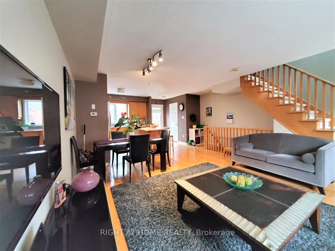 Photo 4 of Unit 3, 161 Twelfth Street, Etobicoke, New Toronto — HOMEH